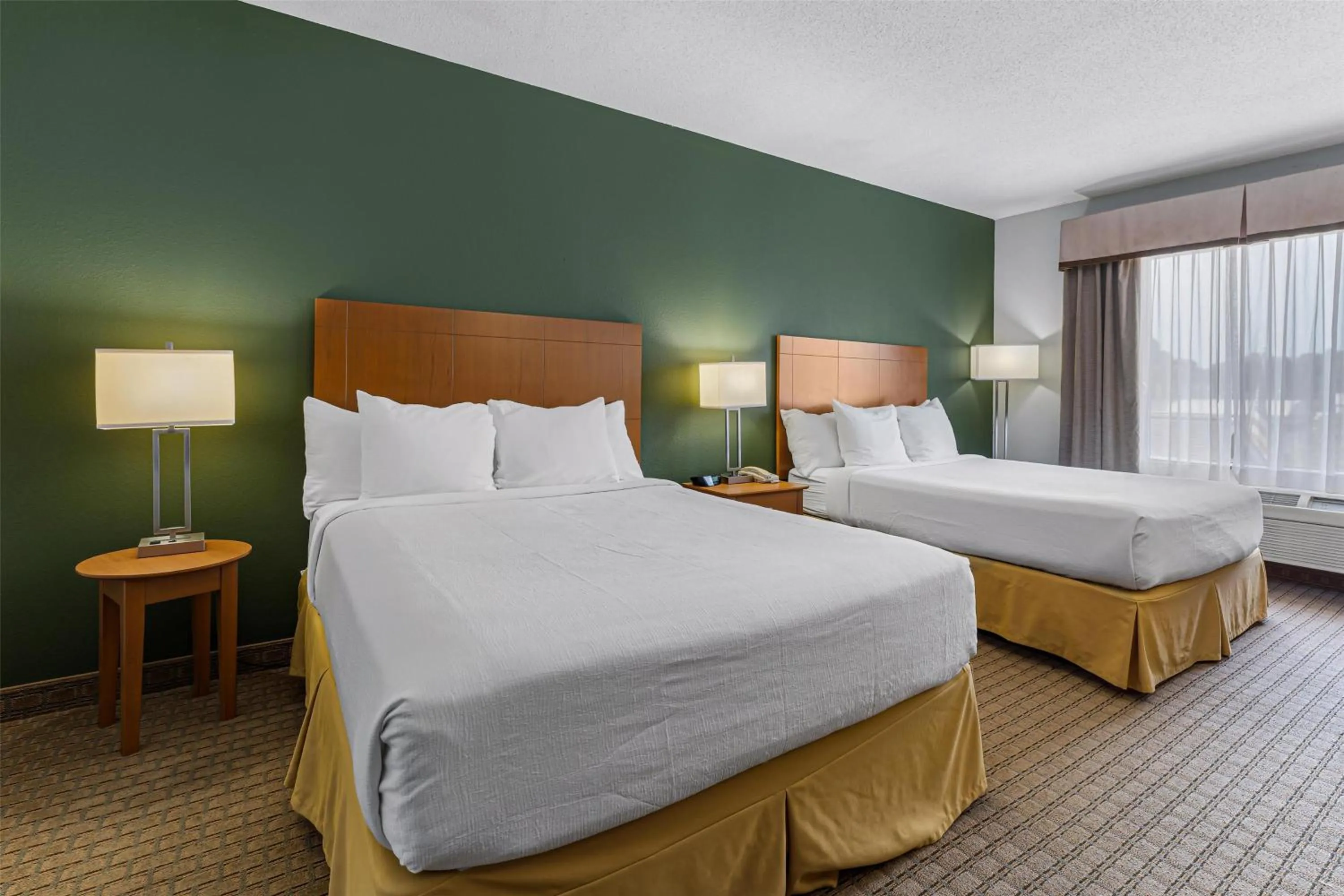 Bedroom, Bed in Best Western Garden Inn