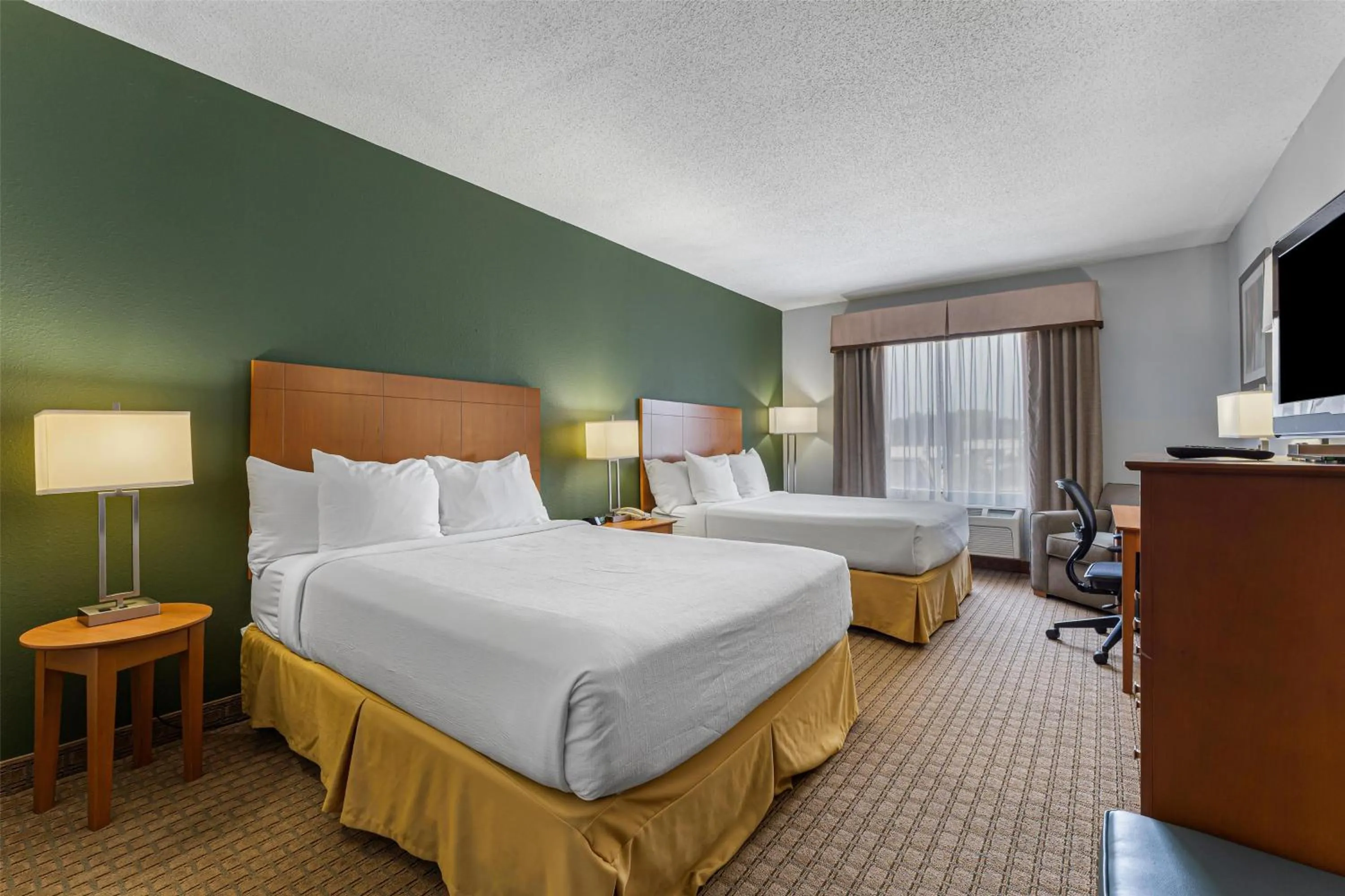 Bedroom, Bed in Best Western Garden Inn