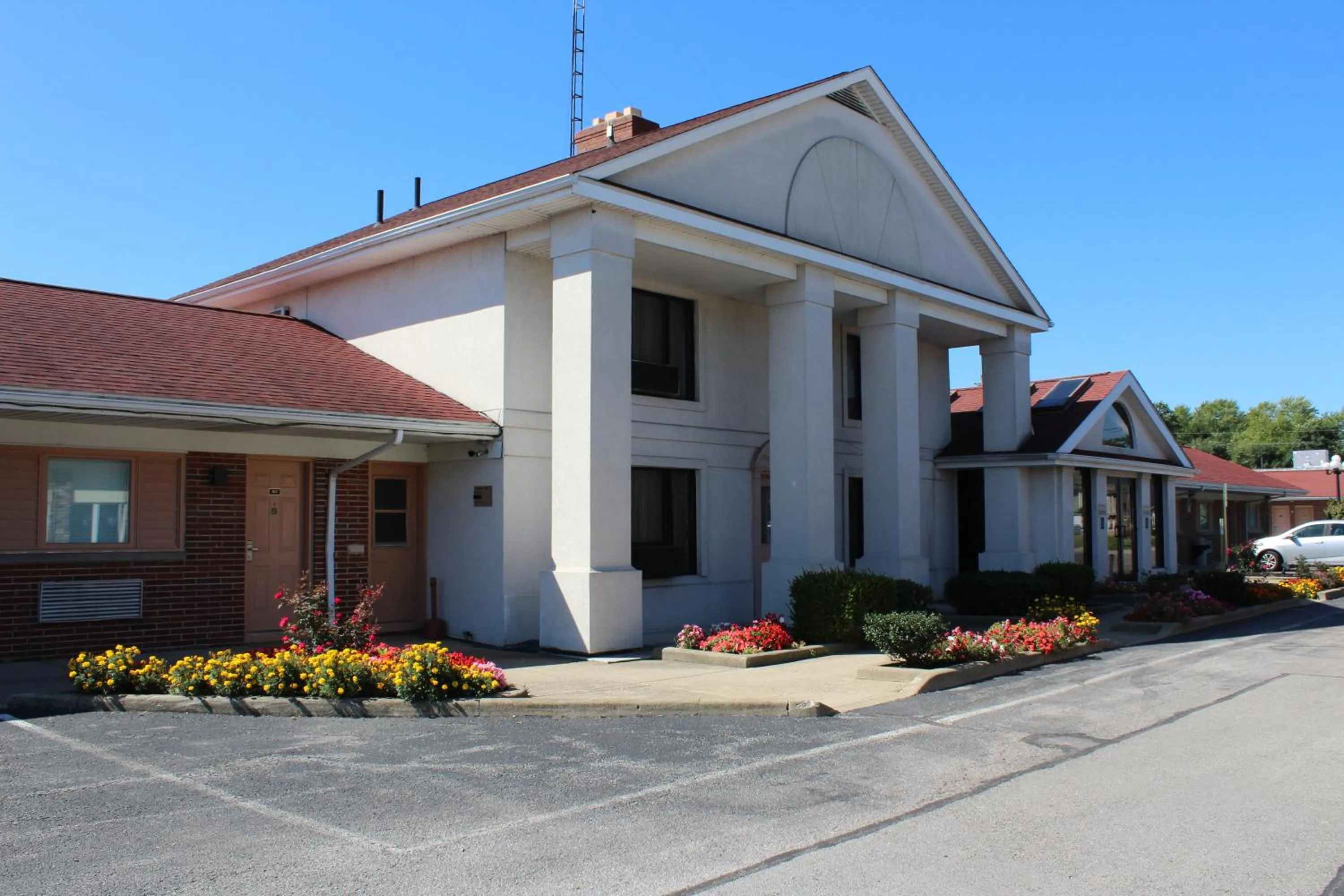 Property building in Bellevue Hotel and Suites