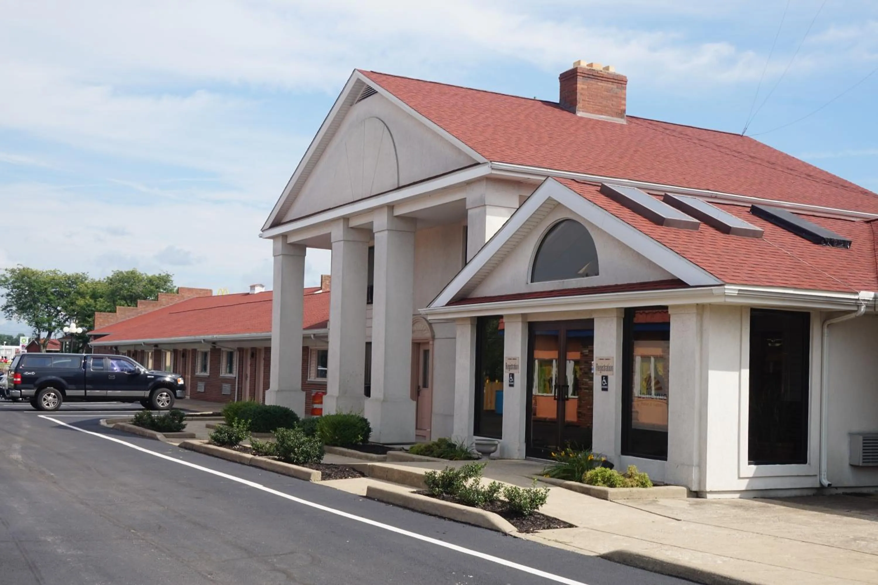 Facade/entrance in Bellevue Hotel and Suites