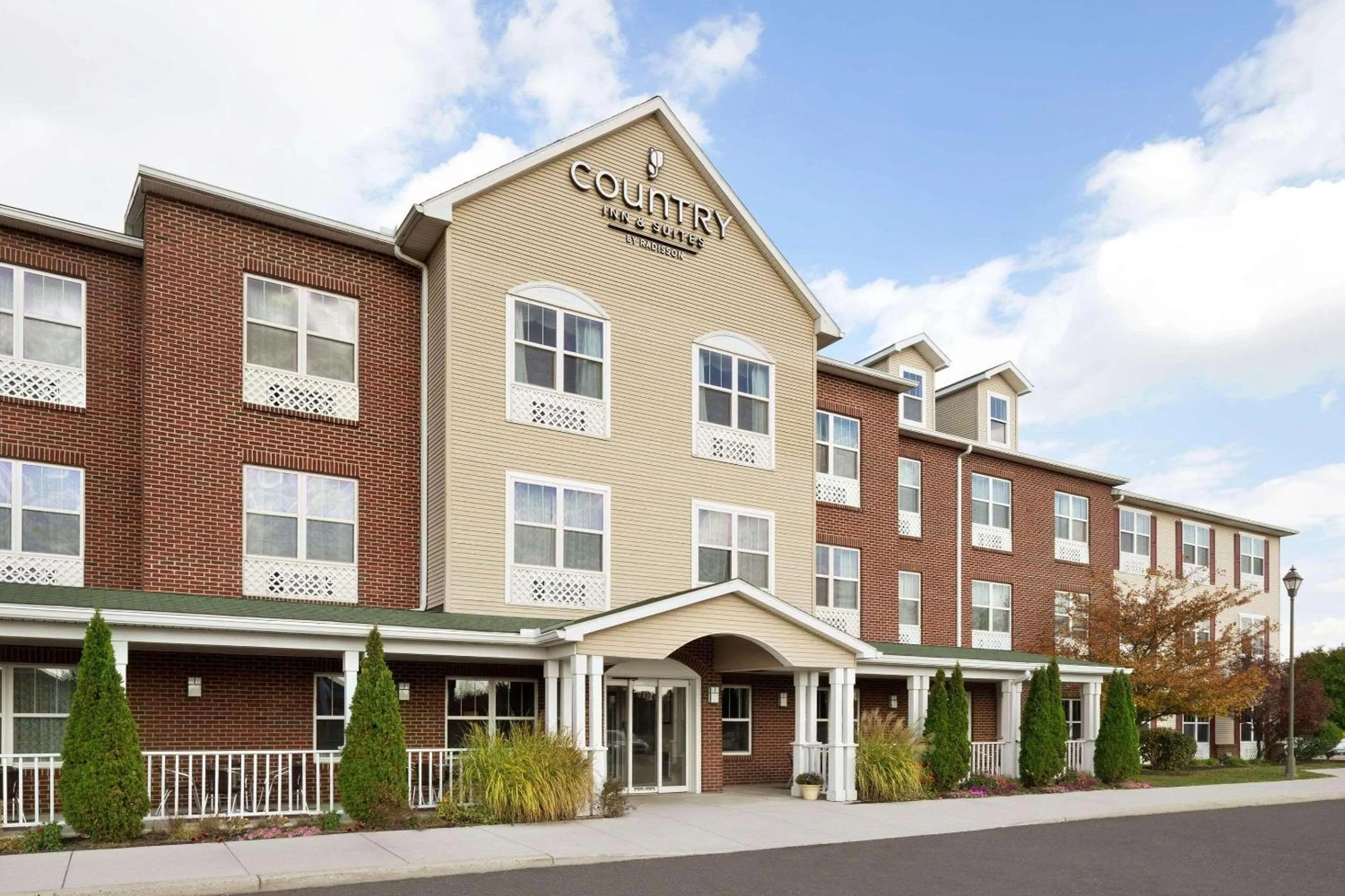 Property building in Country Inn & Suites by Radisson, Gettysburg, PA