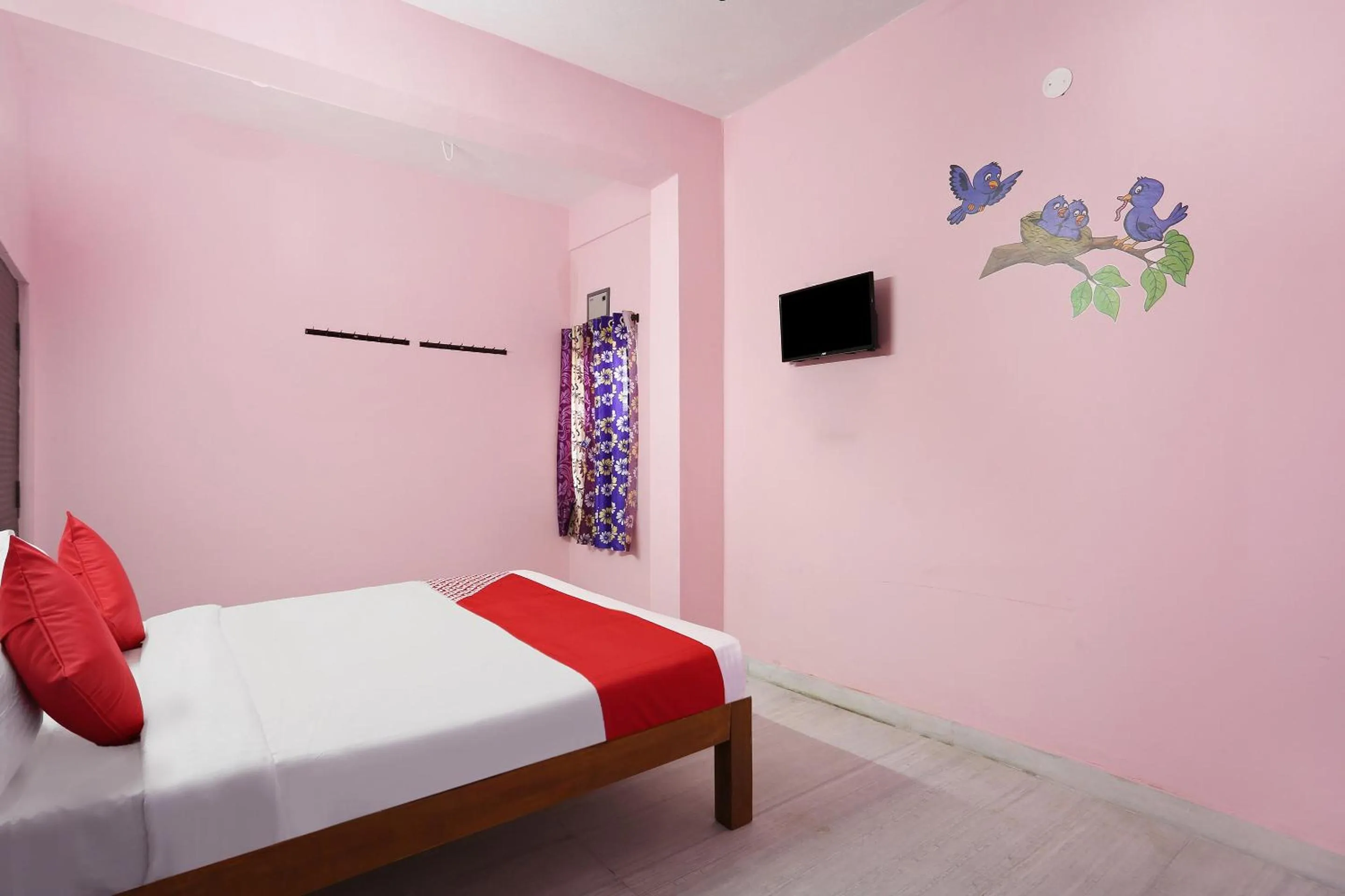 Facade/entrance, Bed in Hotel O Happi Stay Inn