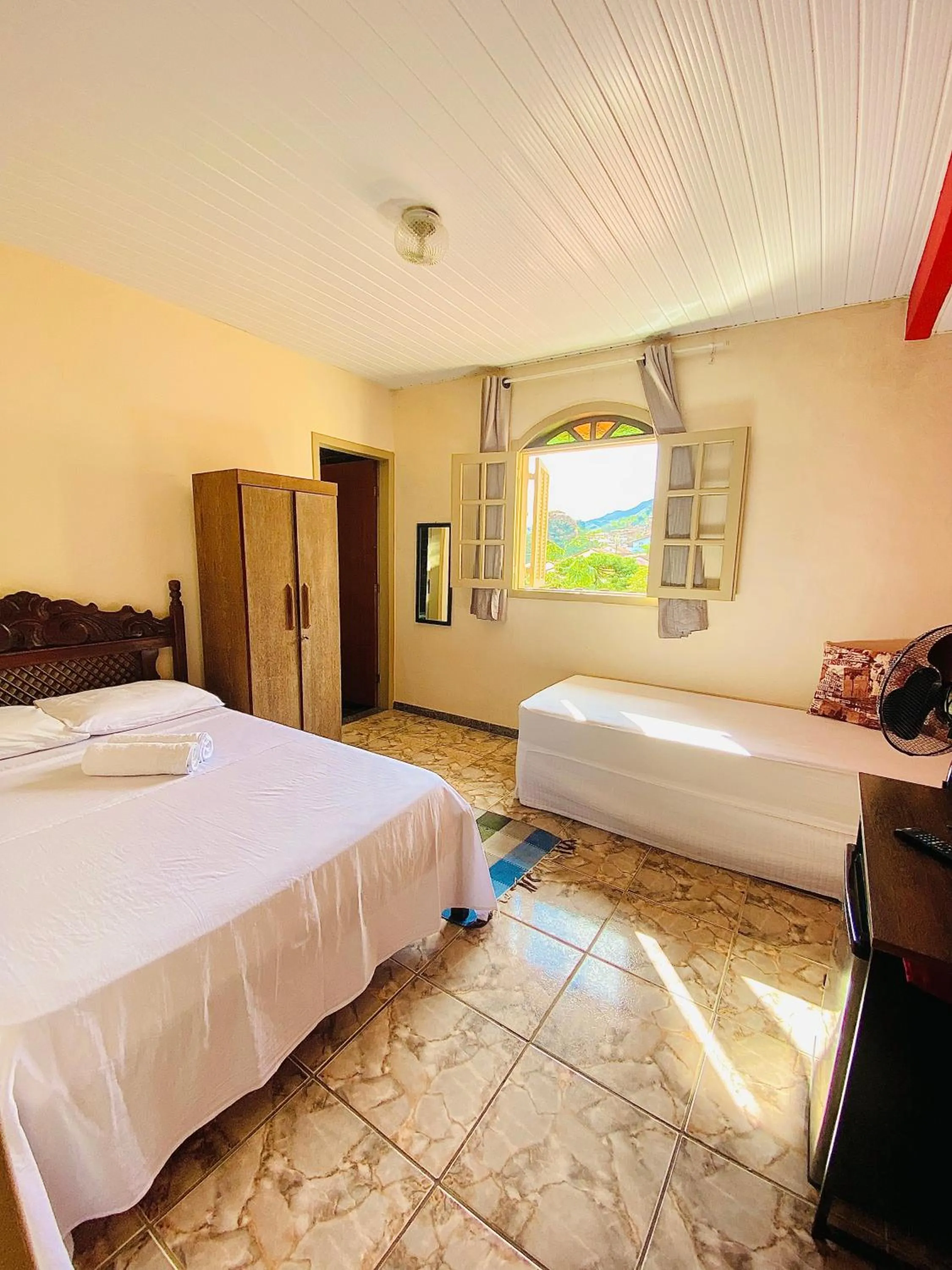 Photo of the whole room, Bed in Hospedaria Vila Rica - Pousada a 1 km do Centro Histórico