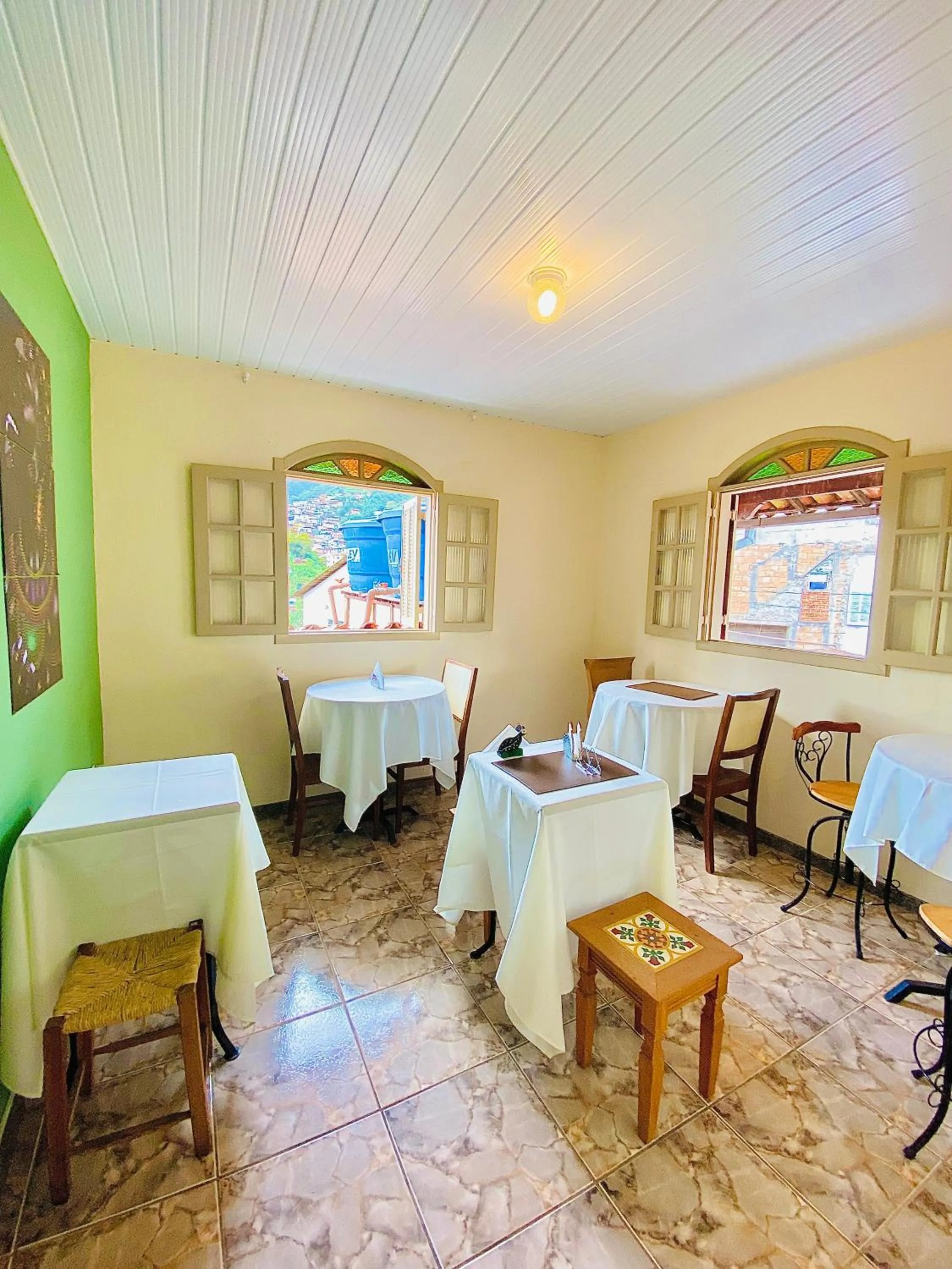 Dining area in Hospedaria Vila Rica - Pousada a 1 km do Centro Histórico