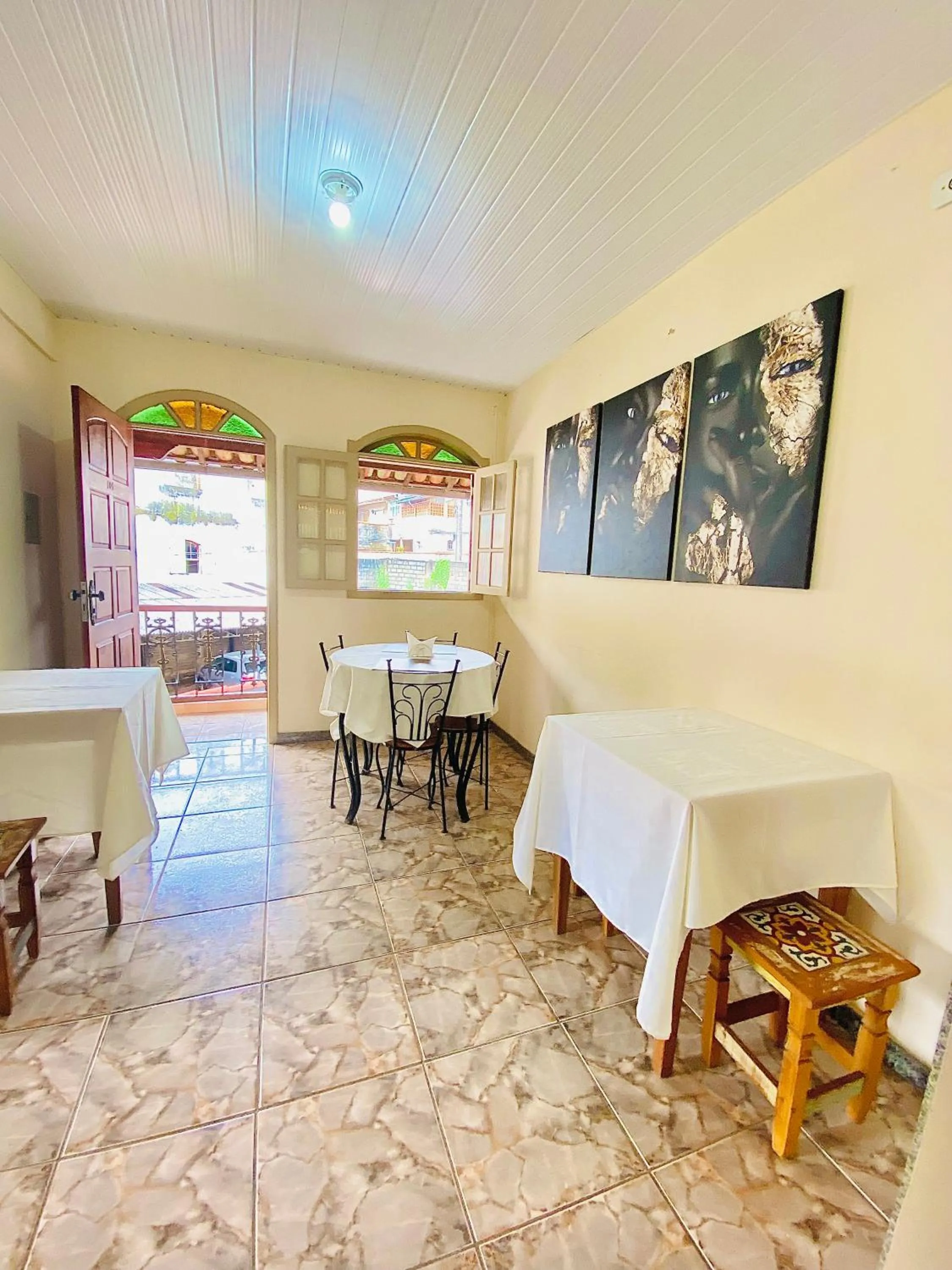 Dining area in Hospedaria Vila Rica - Pousada a 1 km do Centro Histórico