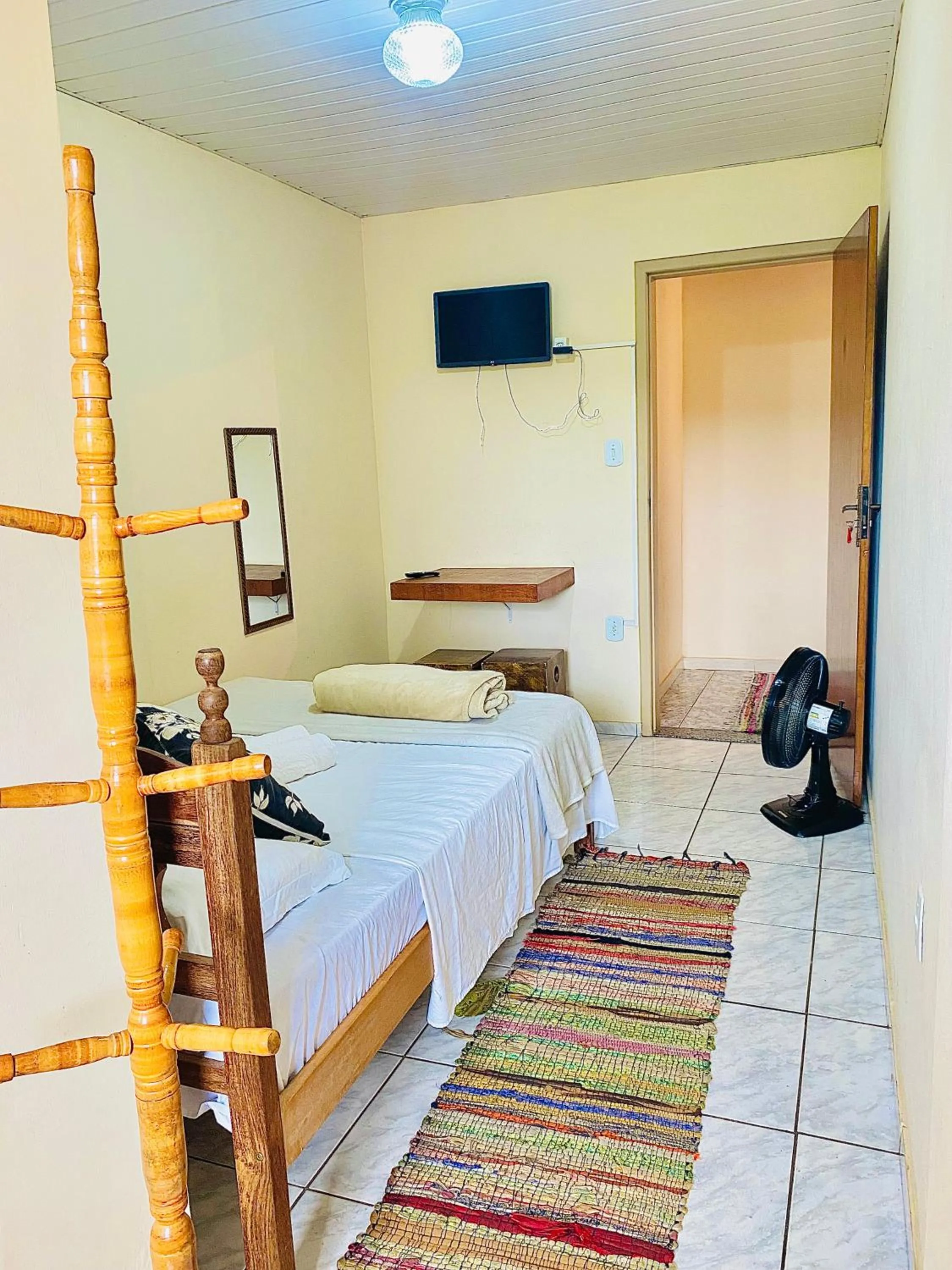 Photo of the whole room, Bed in Hospedaria Vila Rica - Pousada a 1 km do Centro Histórico