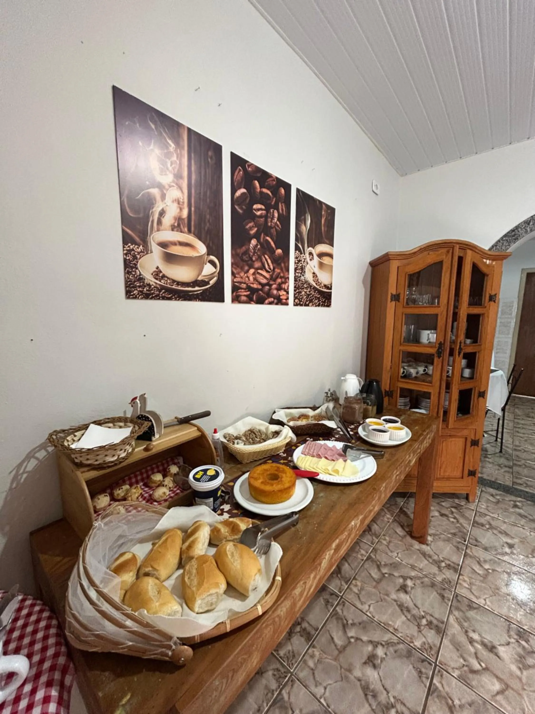 Continental breakfast in Hospedaria Vila Rica - Pousada a 1 km do Centro Histórico