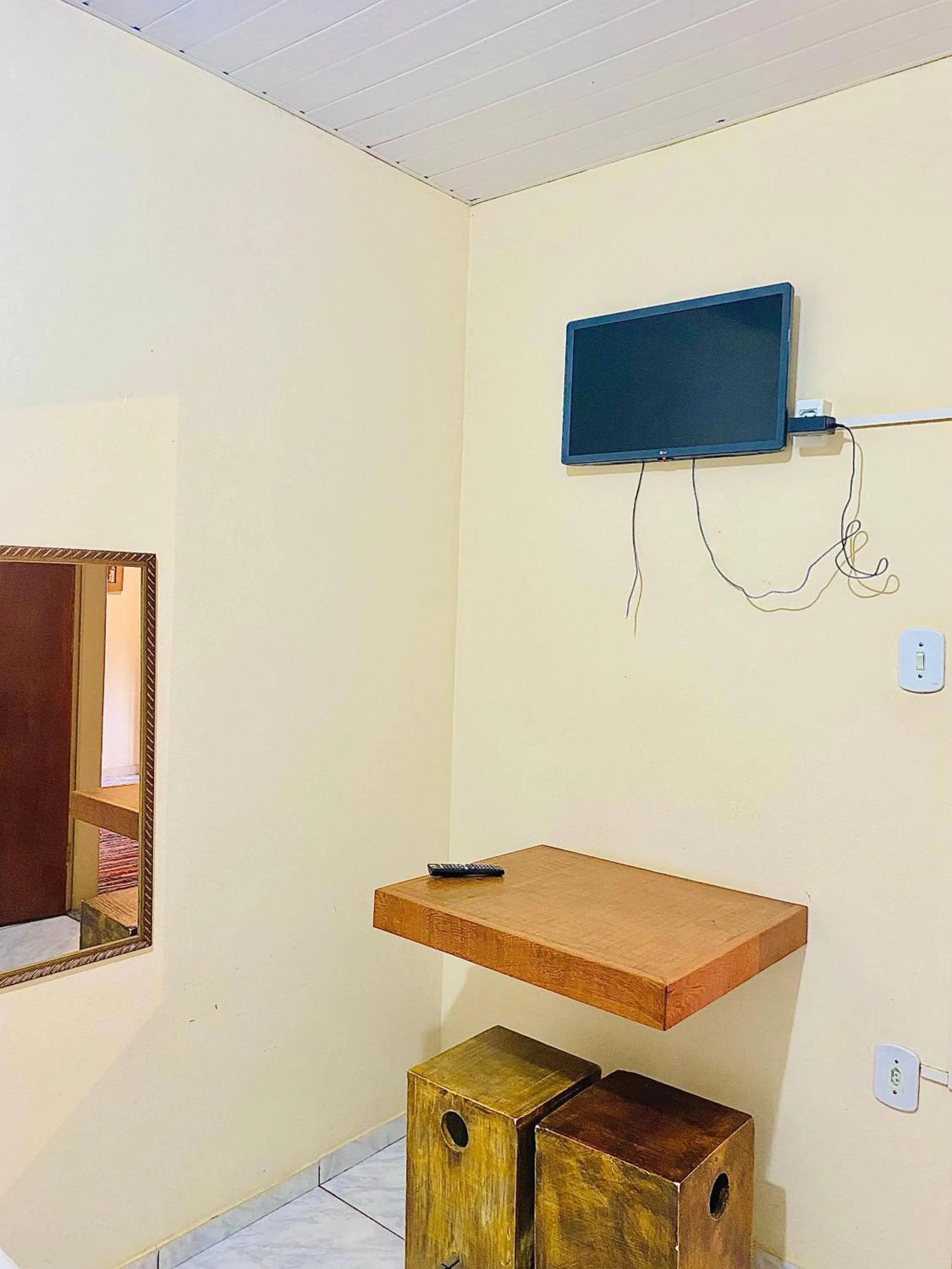 TV and multimedia in Hospedaria Vila Rica - Pousada a 1 km do Centro Histórico