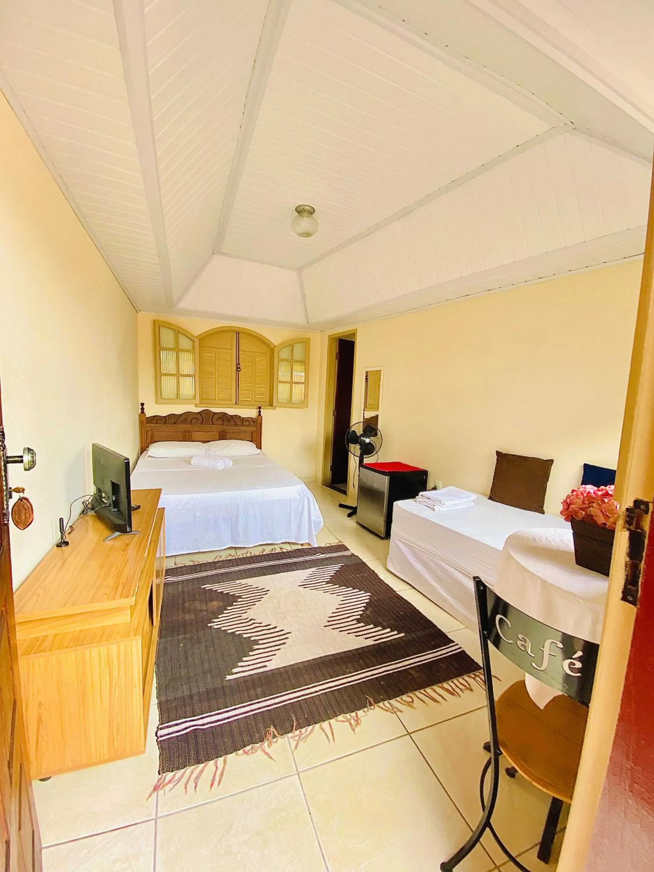 Photo of the whole room, Bed in Hospedaria Vila Rica - Pousada a 1 km do Centro Histórico