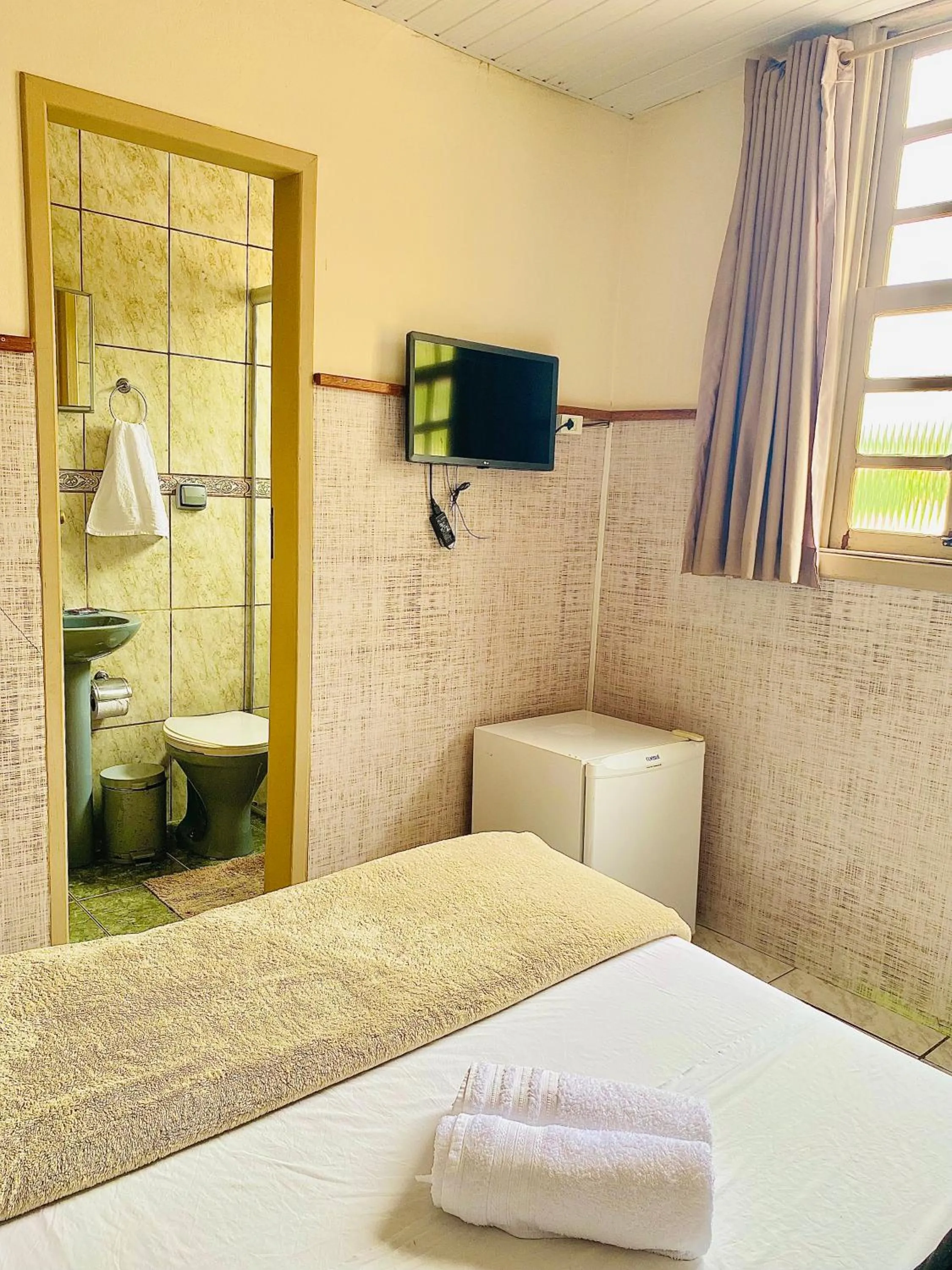 Photo of the whole room, Bed in Hospedaria Vila Rica - Pousada a 1 km do Centro Histórico