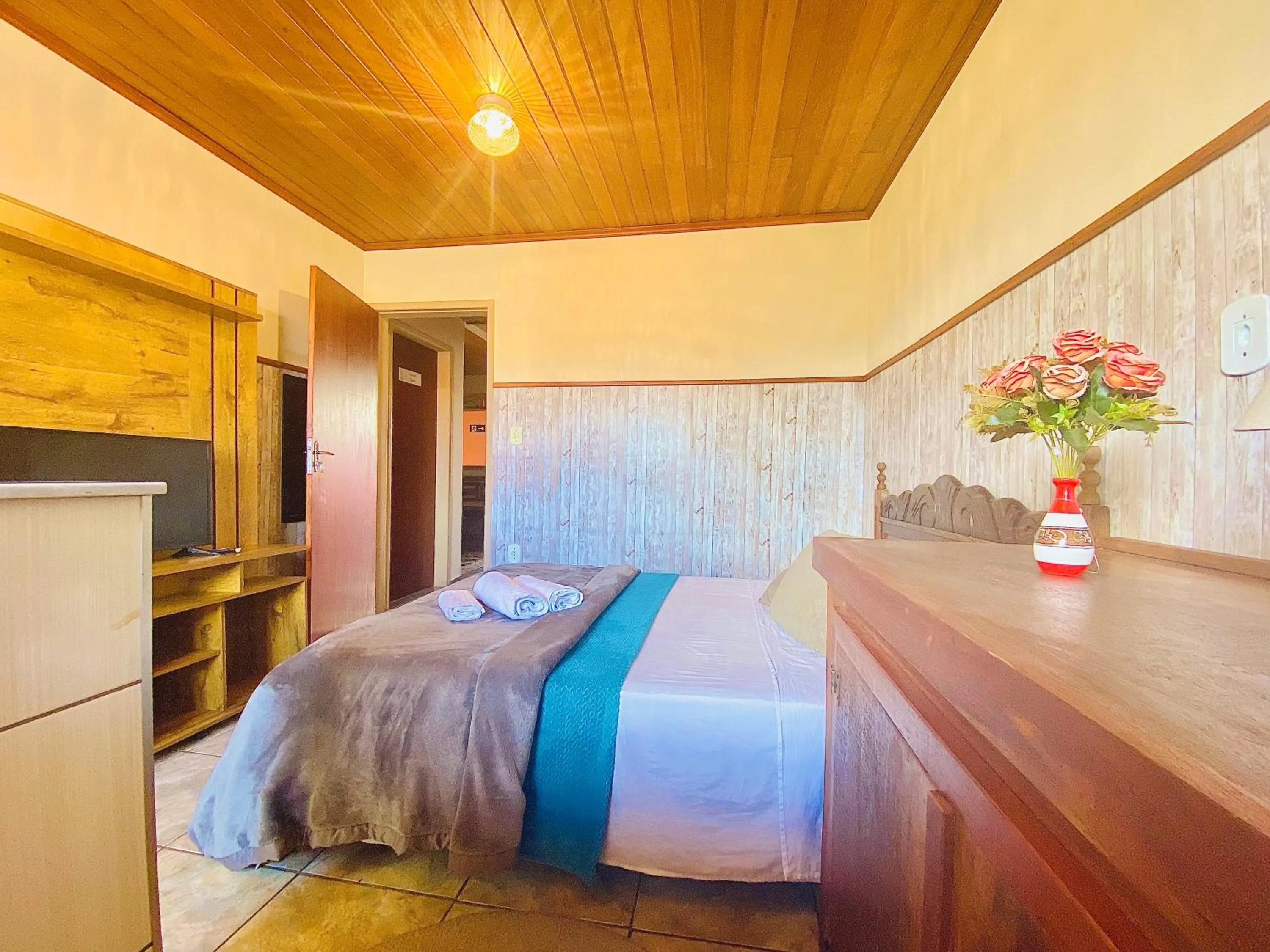 Photo of the whole room, Bed in Hospedaria Vila Rica - Pousada a 1 km do Centro Histórico