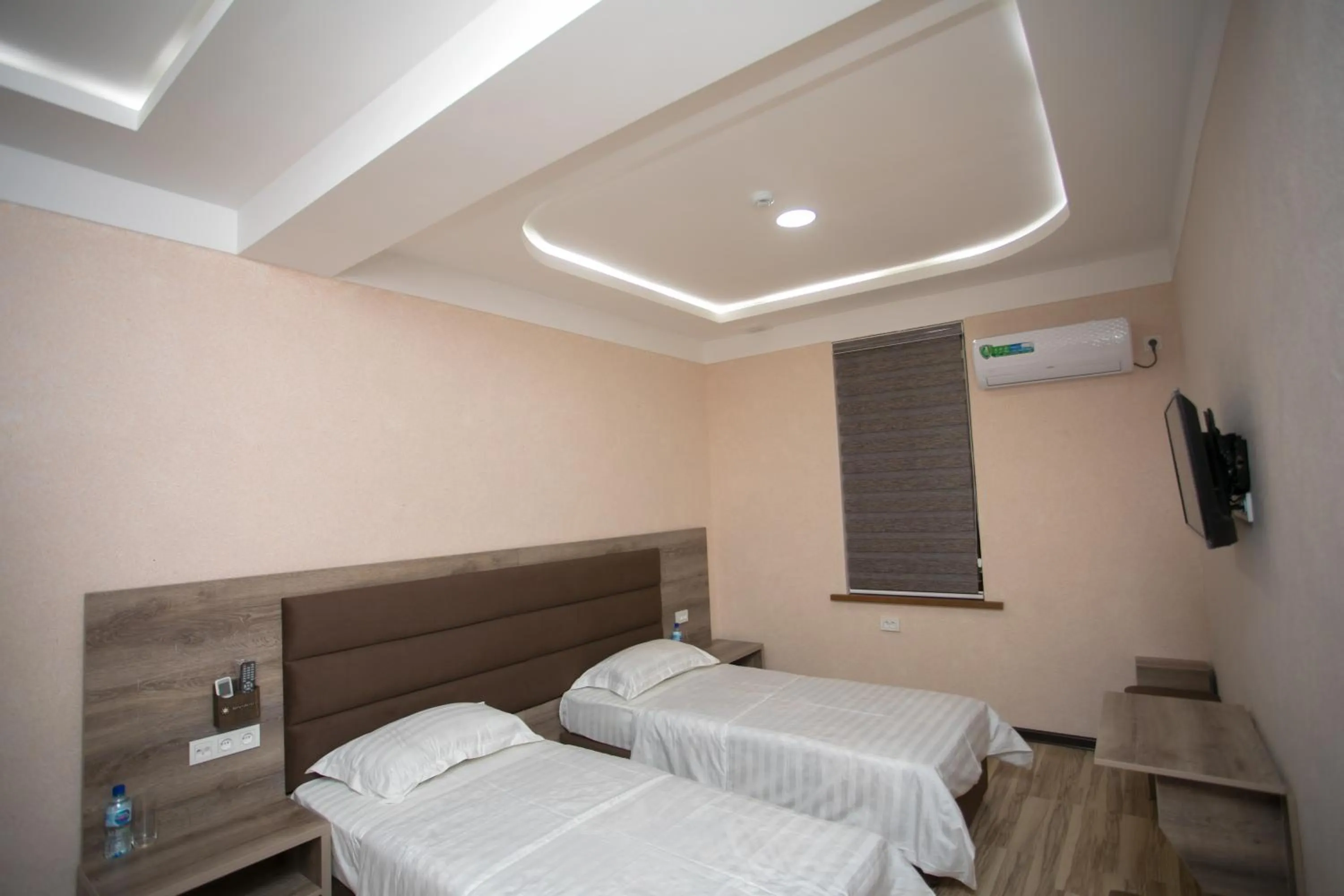 Photo of the whole room, Bed in Niso