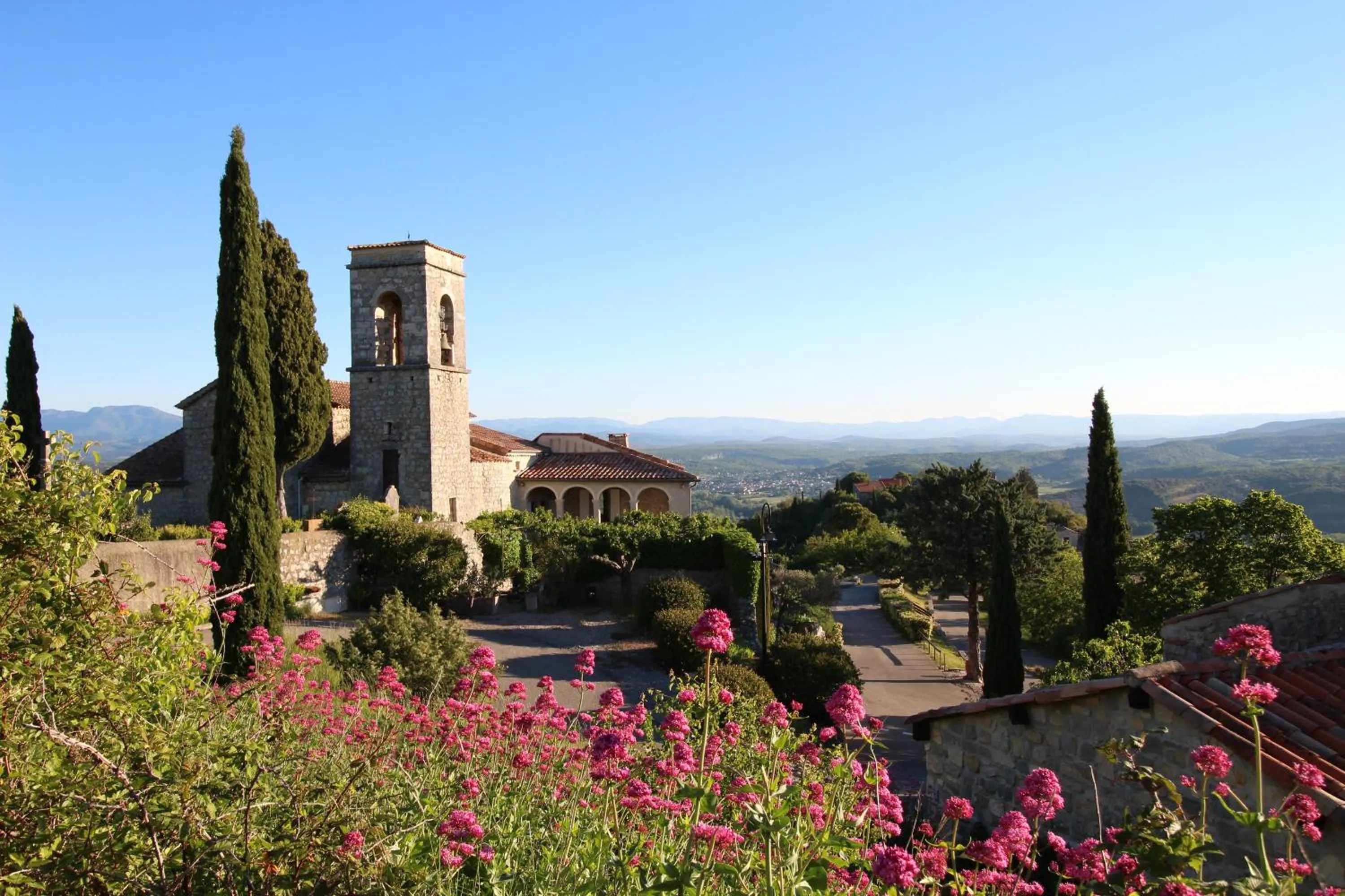 Street view in le rocher de Sampzon
