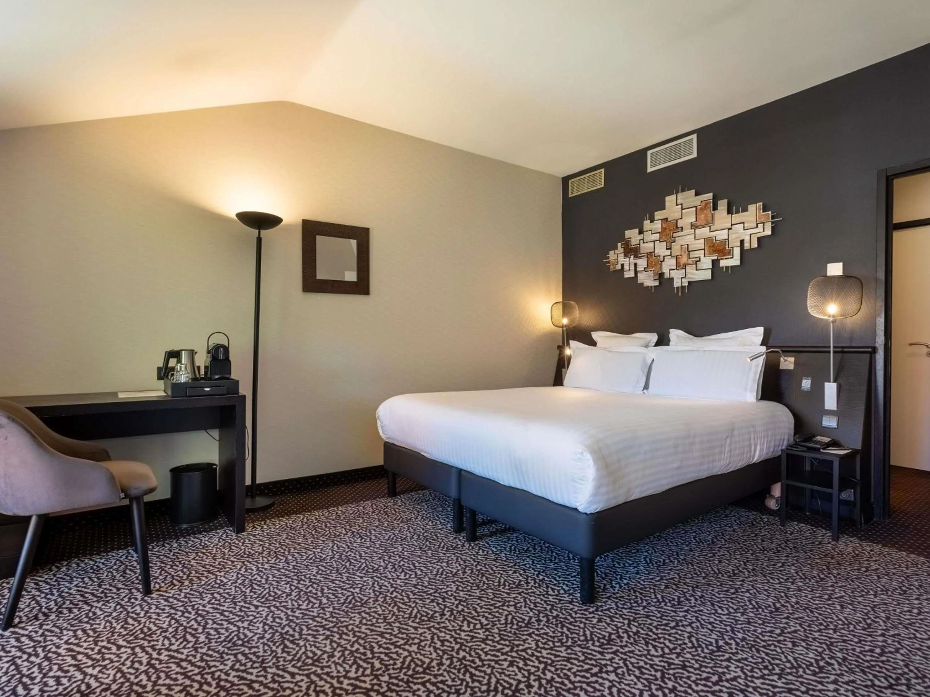 Bedroom, Bed in La Citadelle Hotel Metz - MGallery Collection