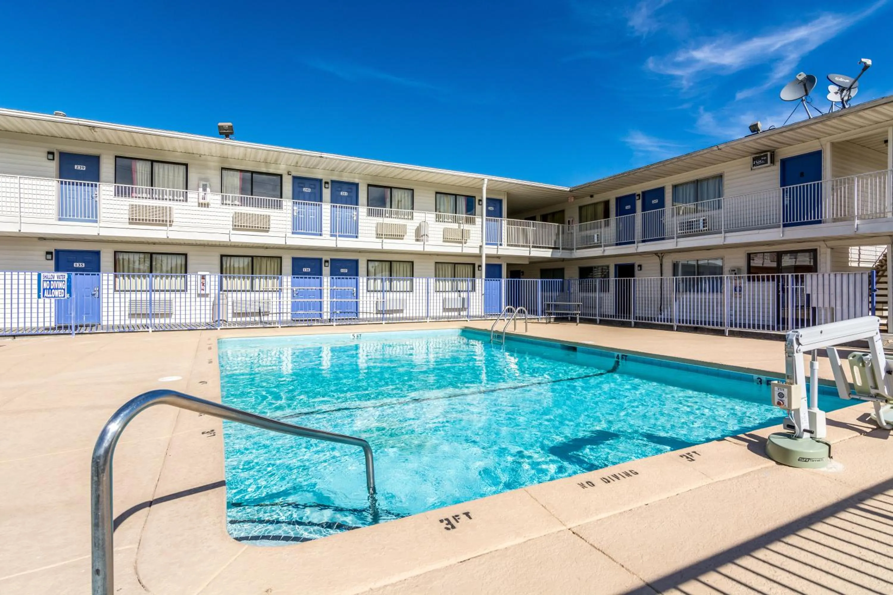 Swimming pool in Motel 6-Lumberton, NC