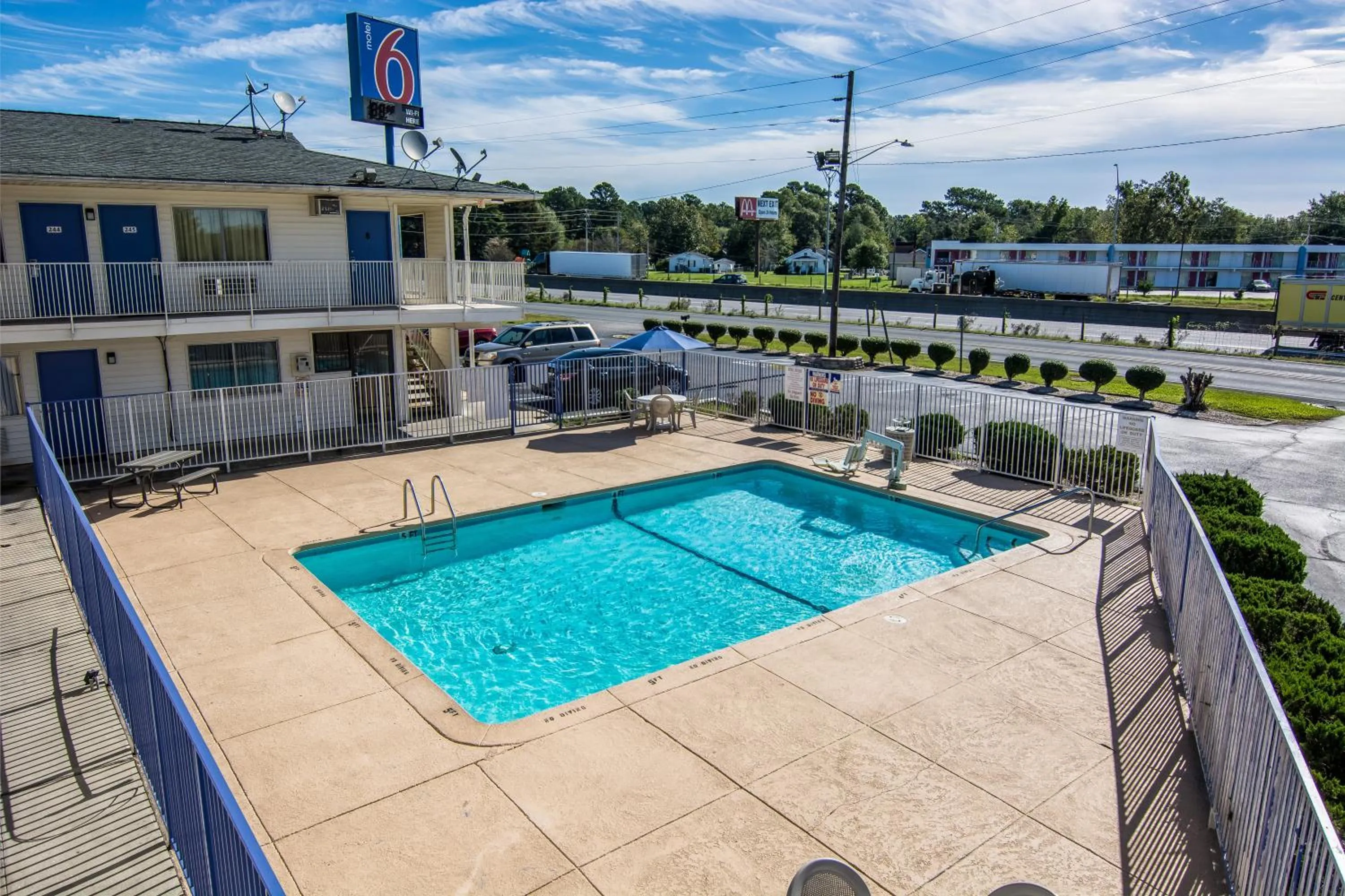 Swimming pool in Motel 6-Lumberton, NC