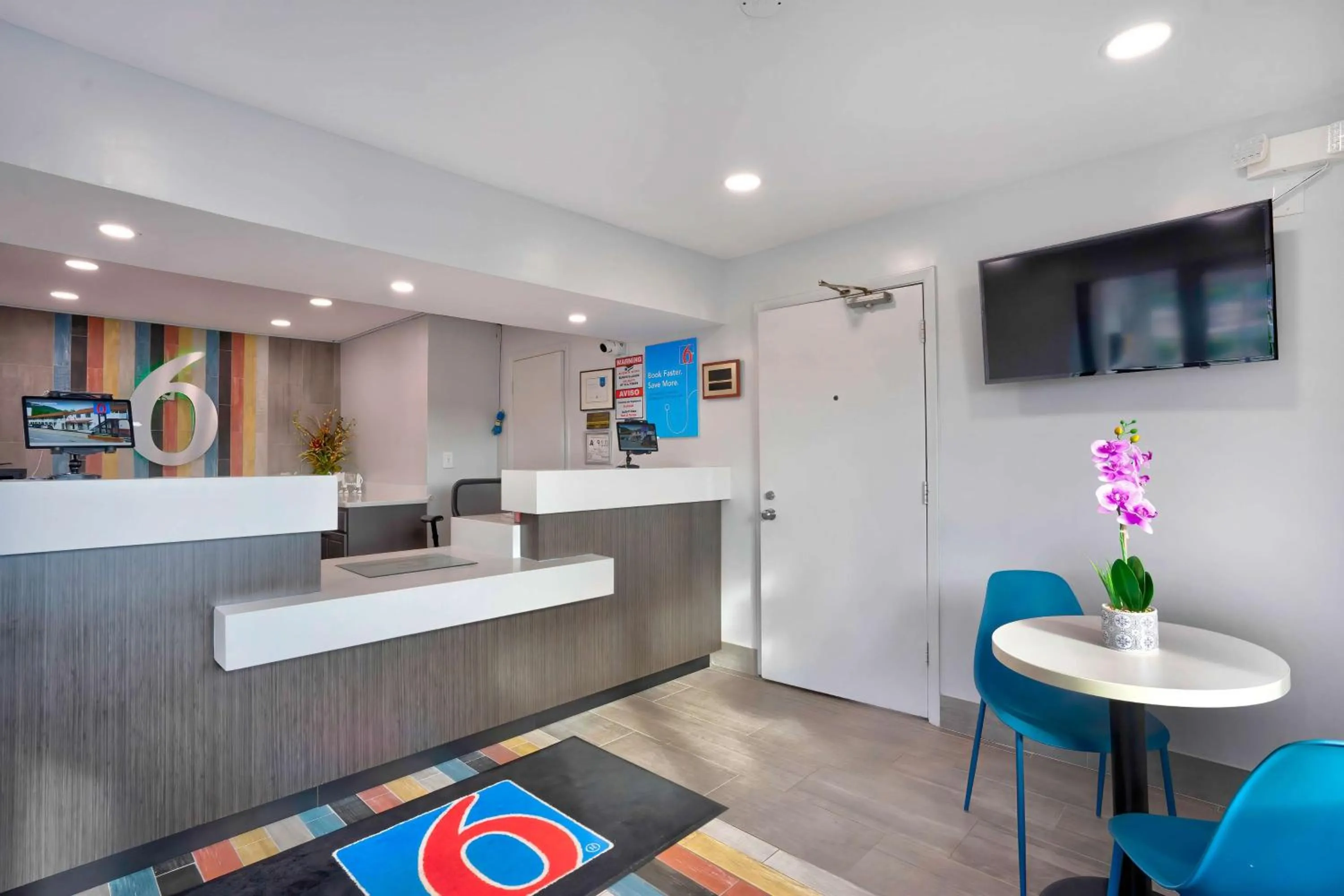 Lobby or reception in Motel 6-Lumberton, NC