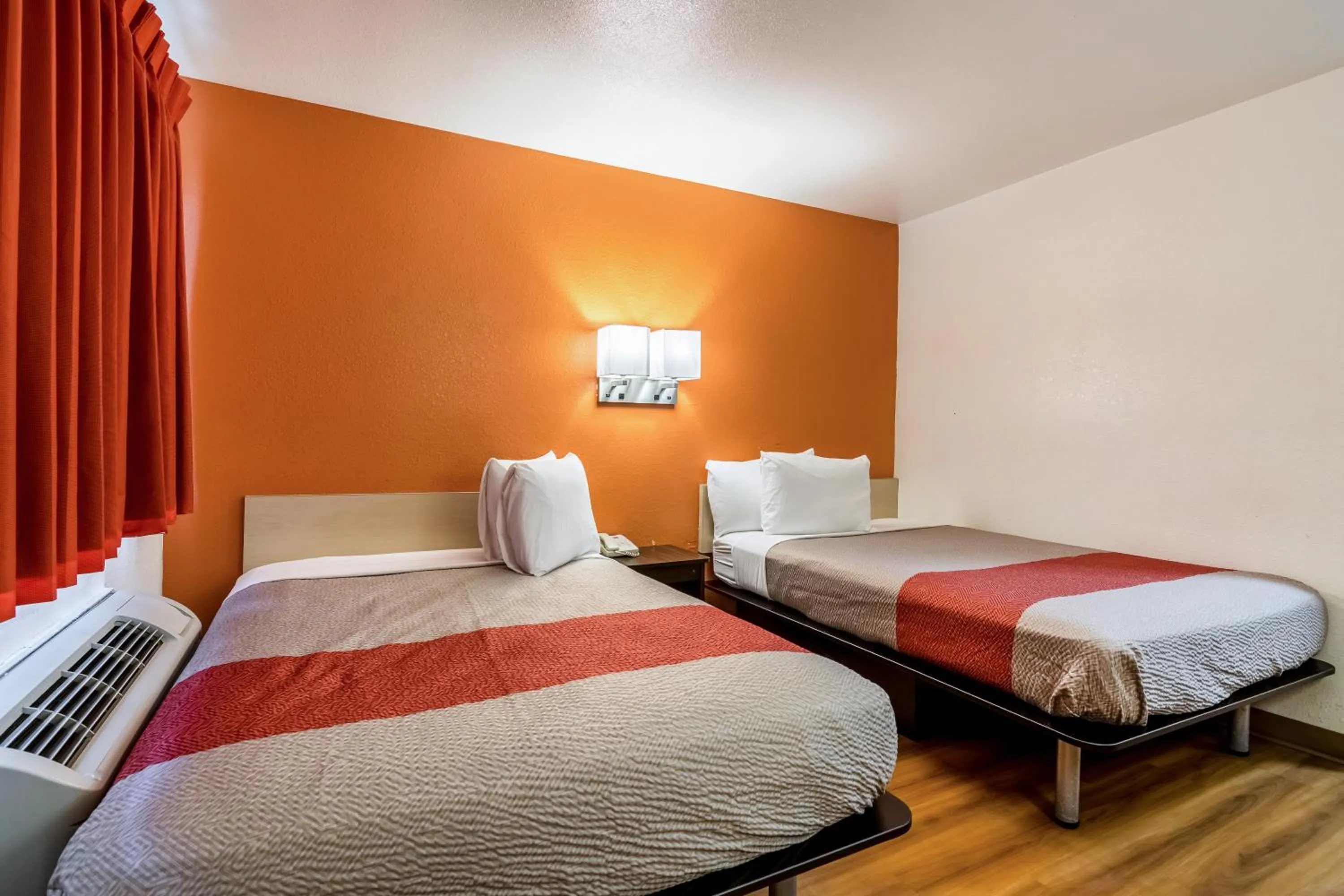 Bedroom, Bed in Motel 6-Lumberton, NC