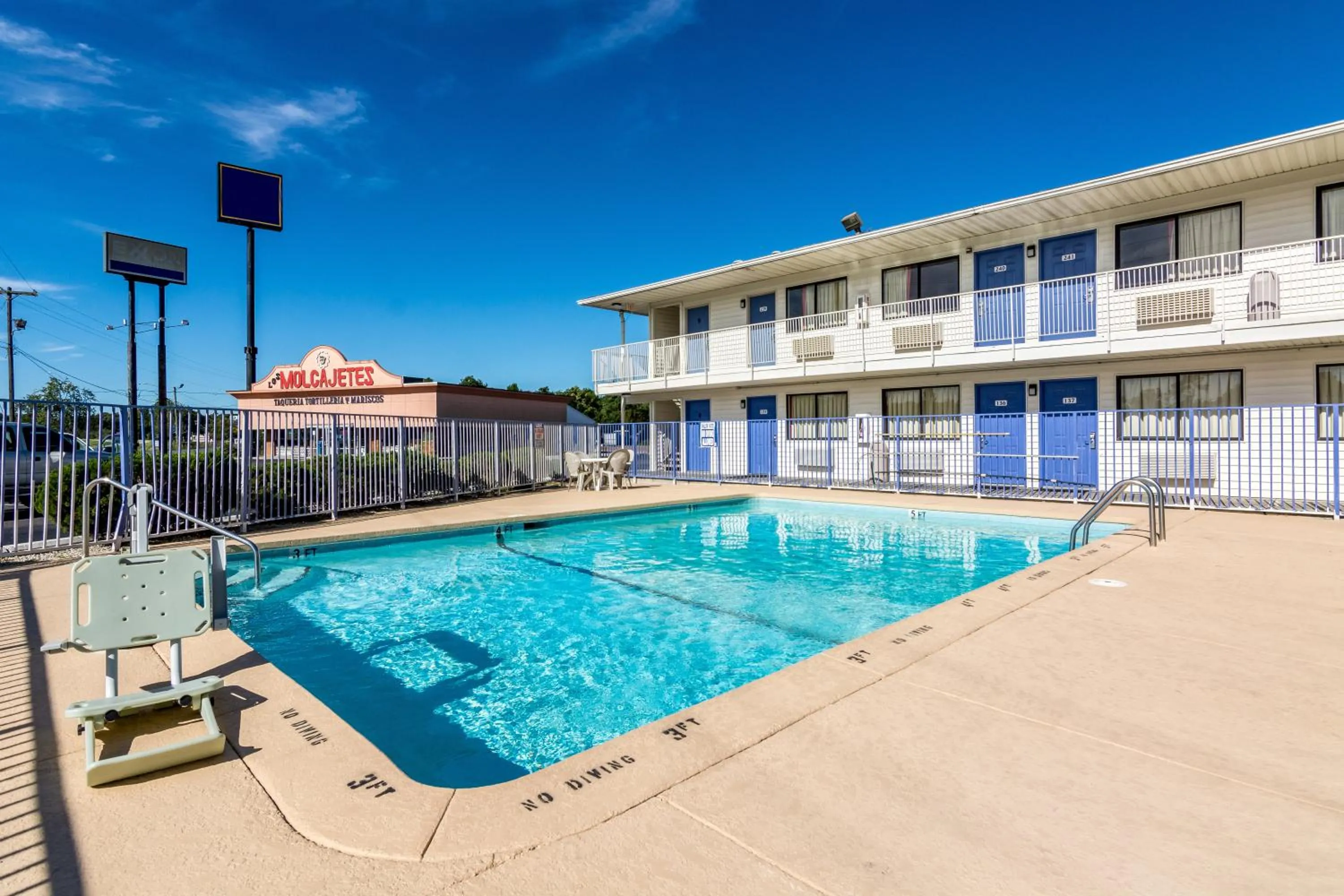 Swimming pool in Motel 6-Lumberton, NC