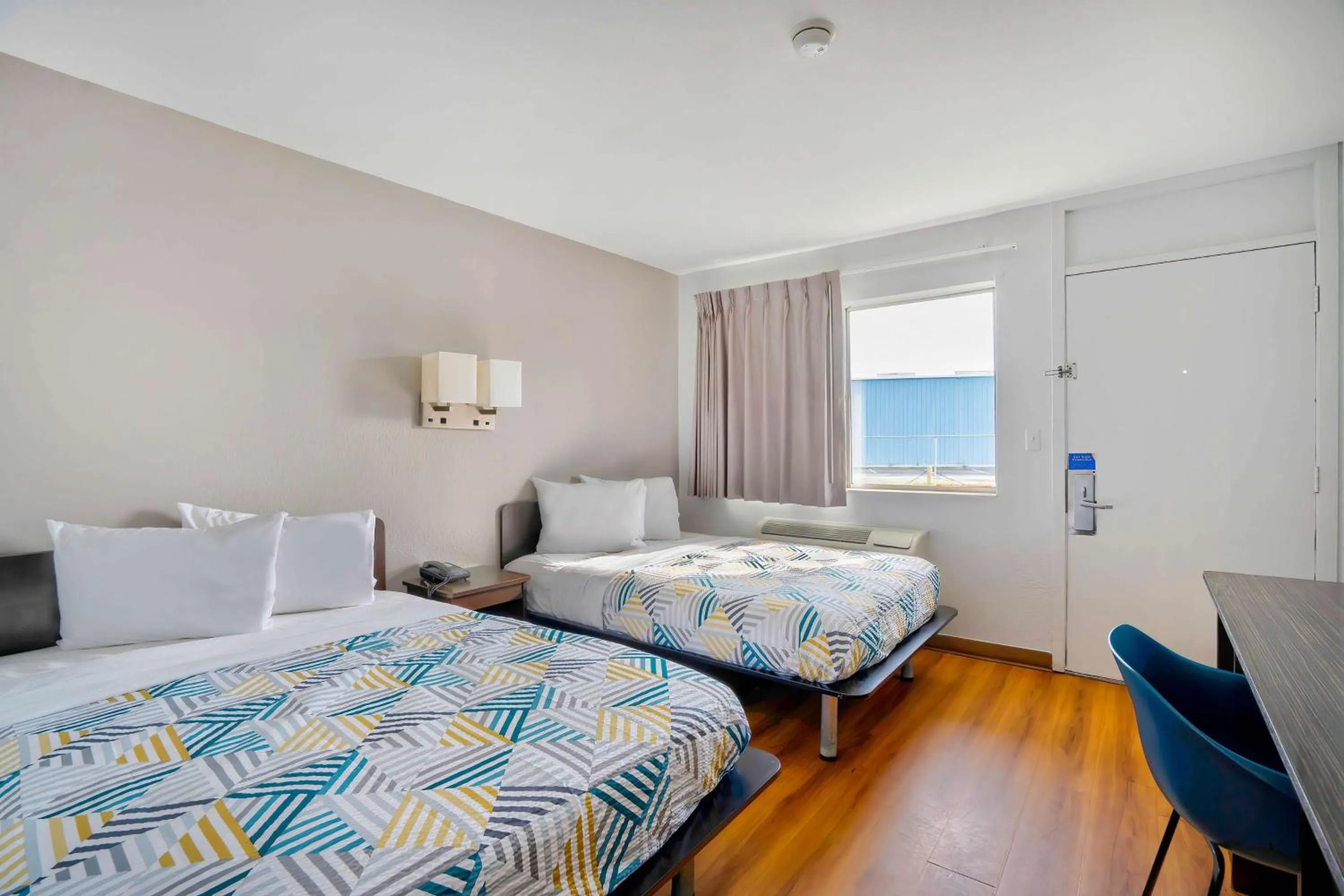 Bedroom, Bed in Motel 6-Lumberton, NC