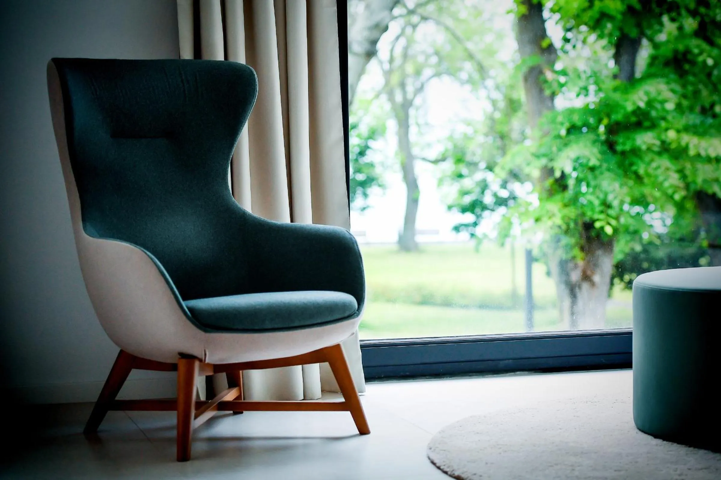 Seating area in Oliver Lux