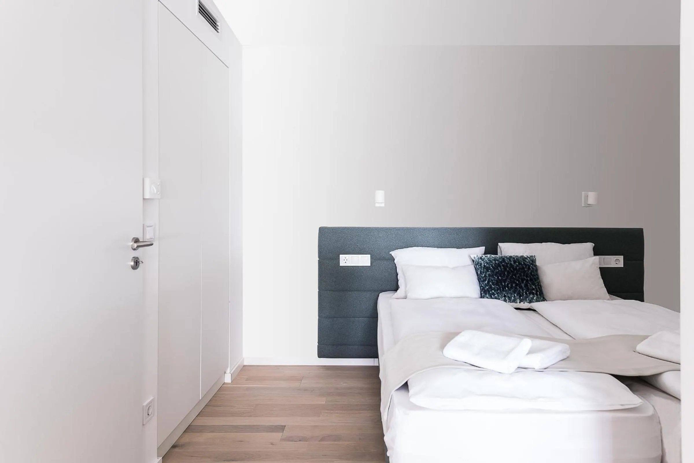 Bedroom, Bed in Oliver Lux