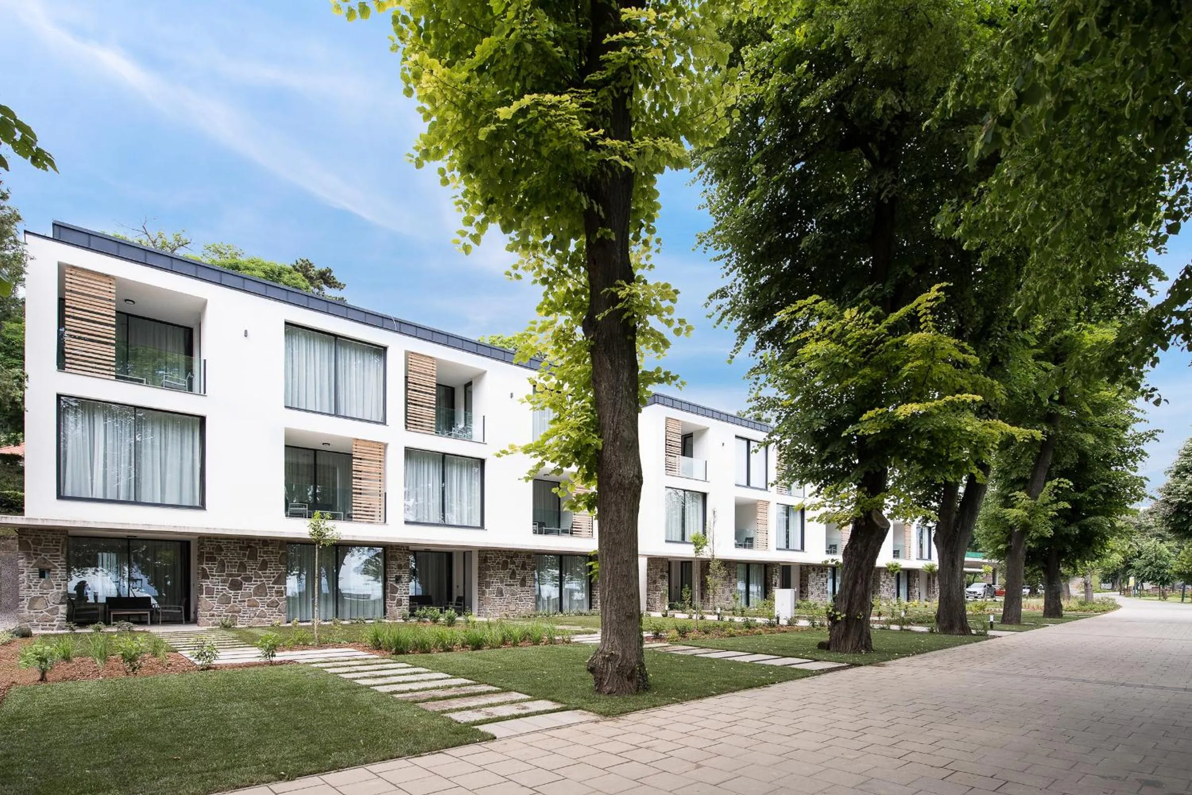 Property building in Oliver Lux