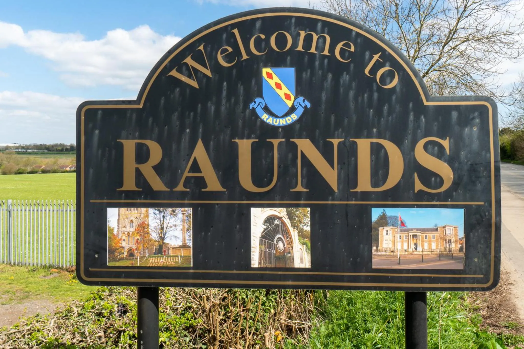 Property building in Chestnut Court 2 Bed Apartment FREE Parking WiiFi Smart TV