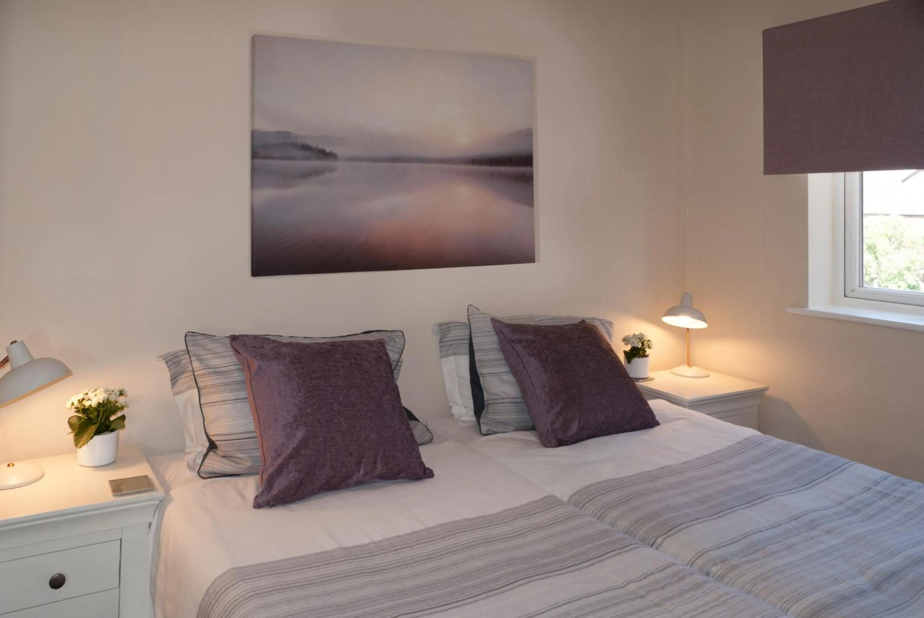 Bedroom, Bed in Chestnut Court 2 Bed Apartment FREE Parking WiiFi Smart TV