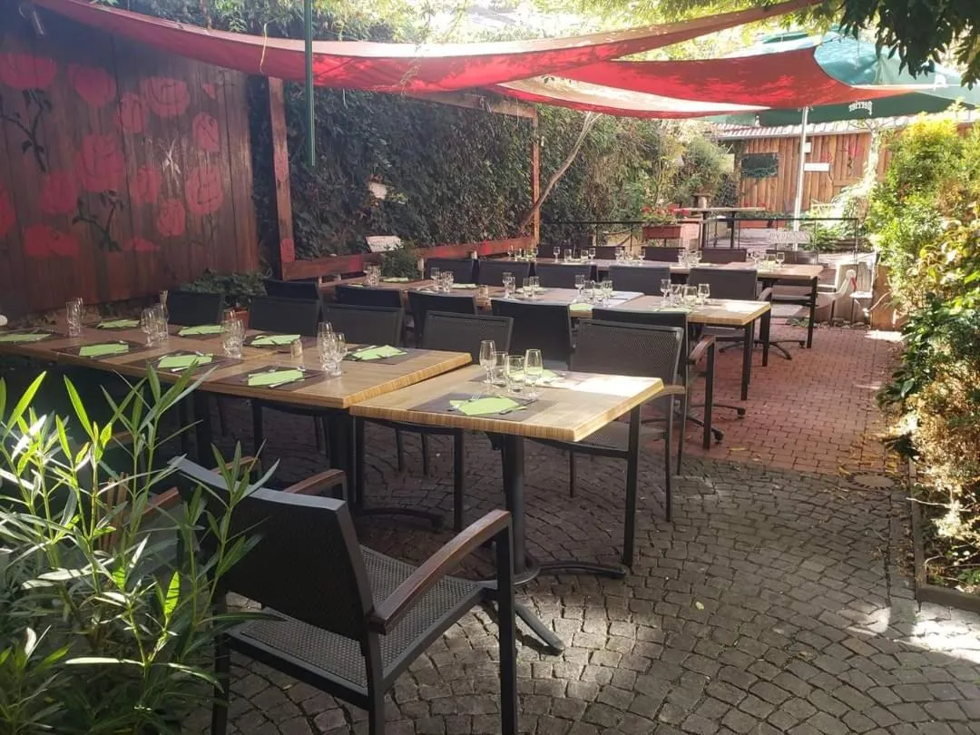 Restaurant/places to eat in Hôtel Restaurant Aux Deux Roses