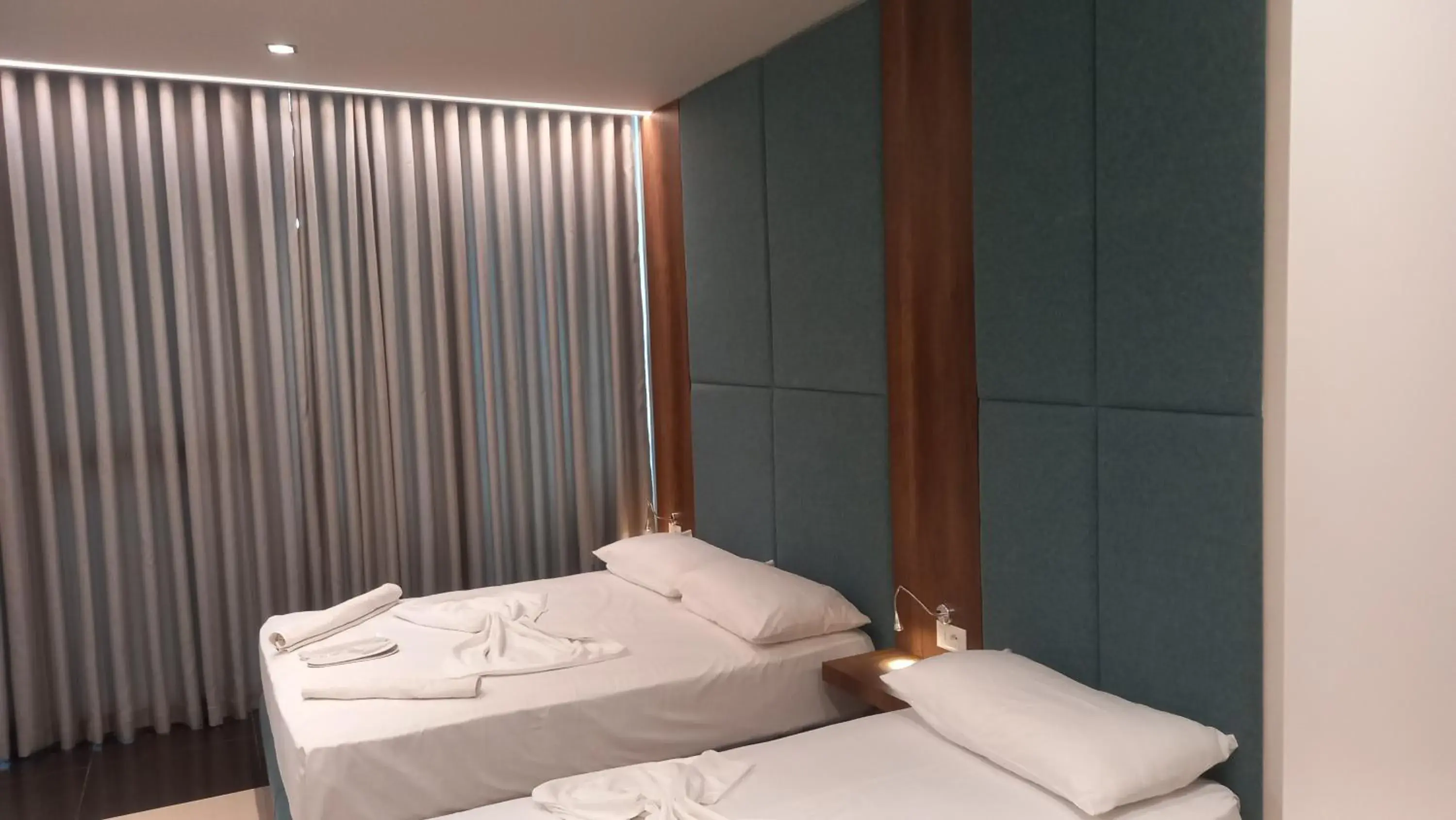 Triple Room with Balcony in Hotel Aglon Triple Room with Balcony in Hotel Aglon