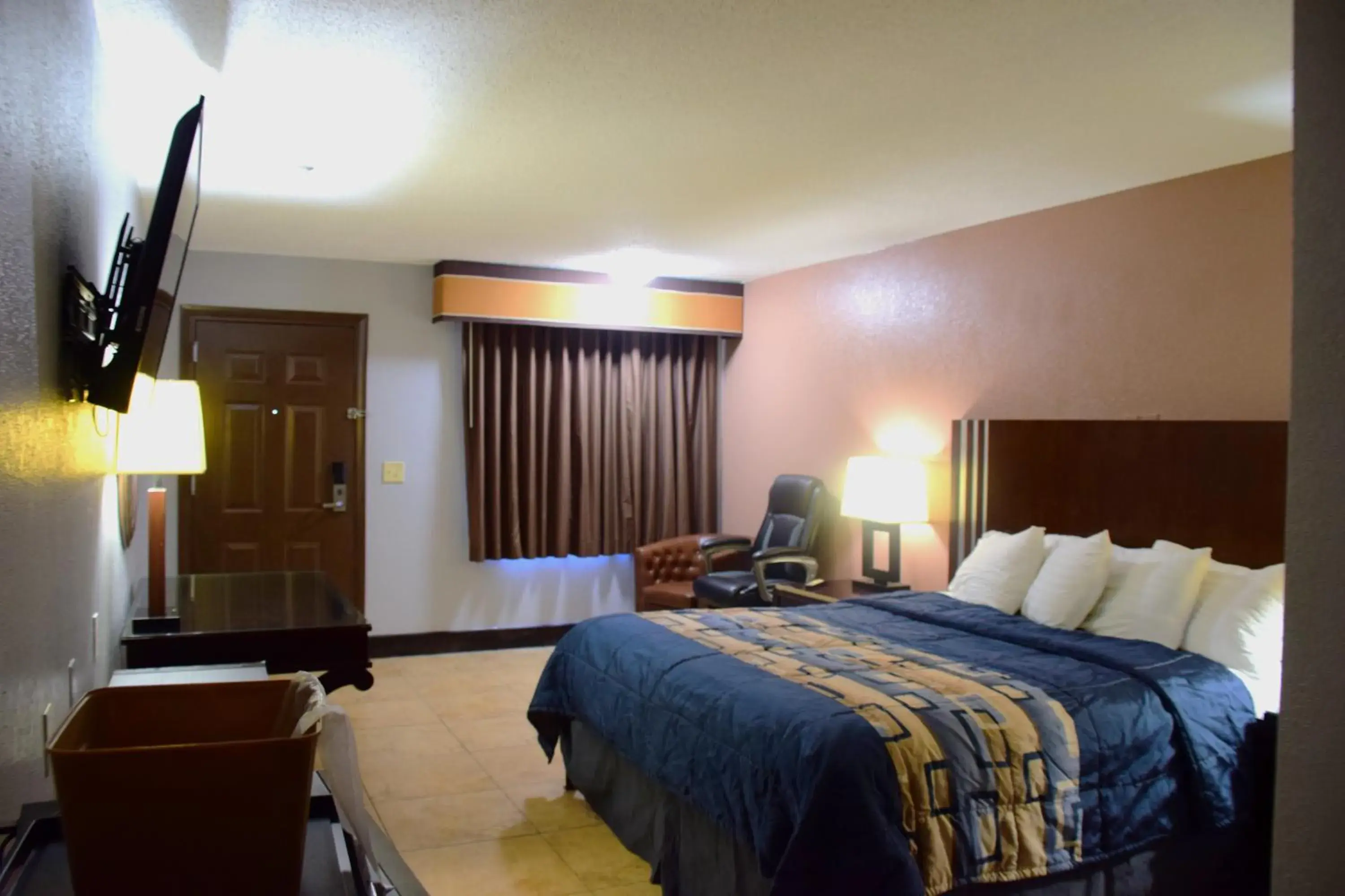 King Room - Non-Smoking in Flamingo Motel King Room - Non-Smoking in Flamingo Motel