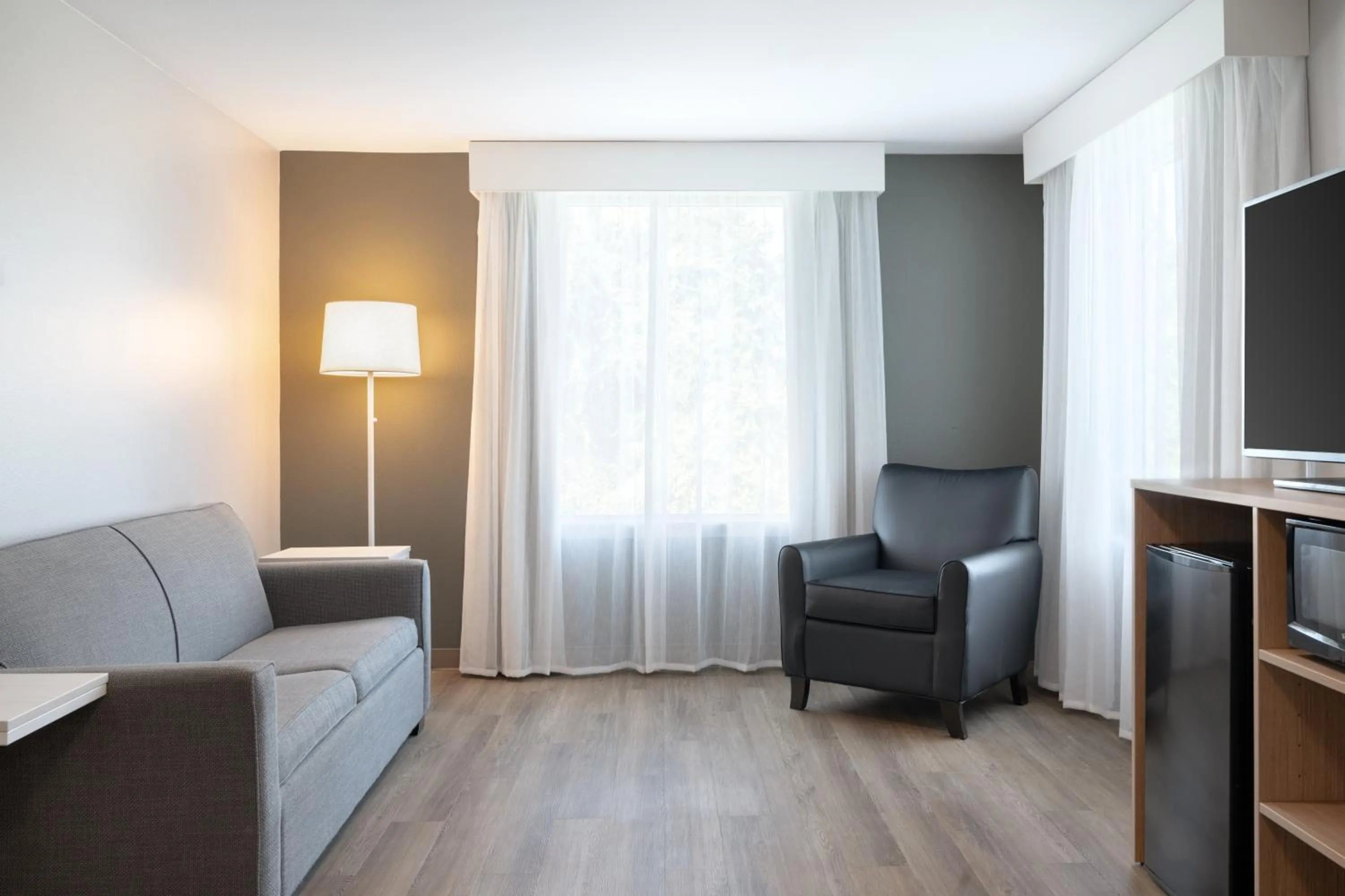 Living room in Best Western Sugar Sands Inn & Suites