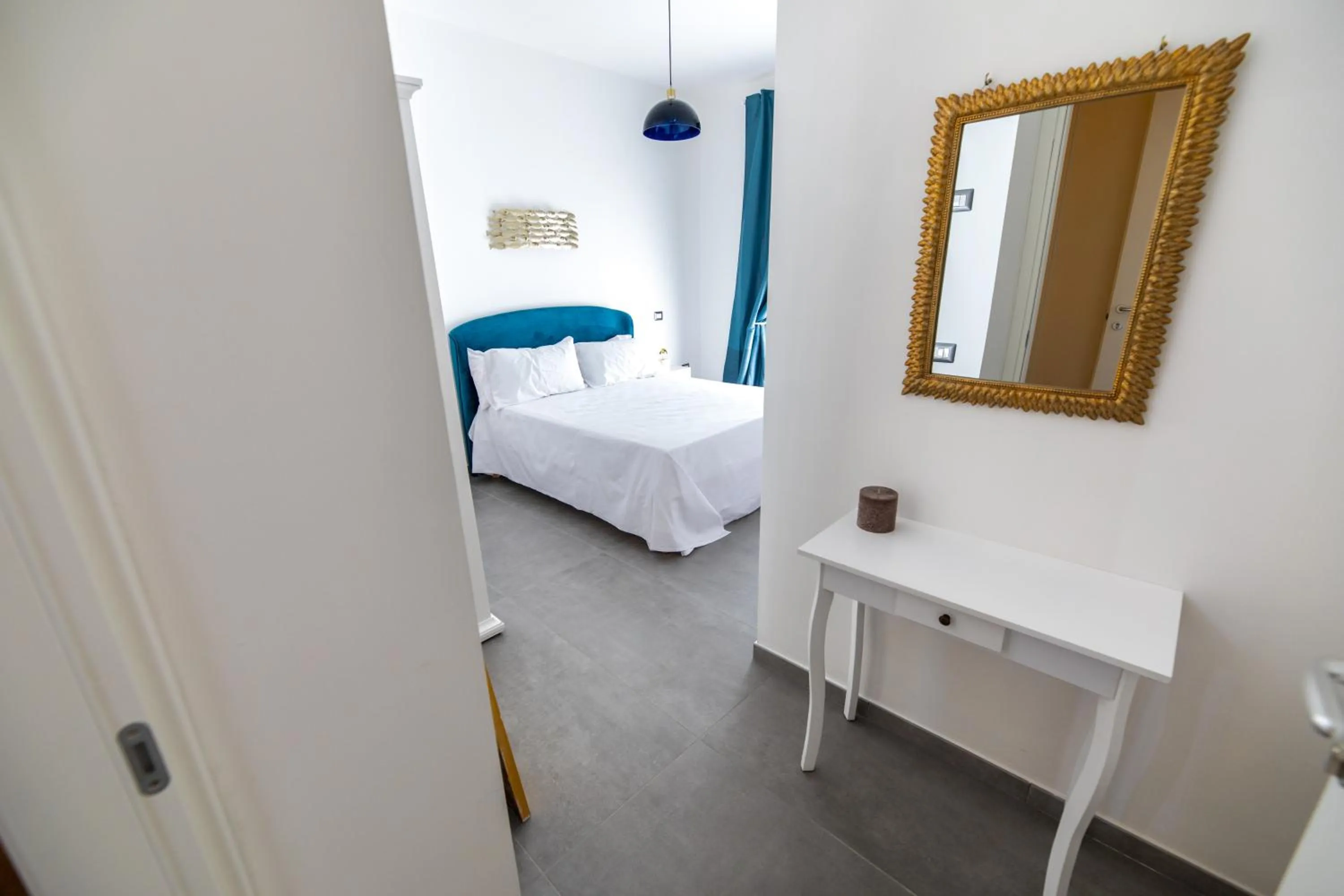 Photo of the whole room, Bed in Mira Vietri