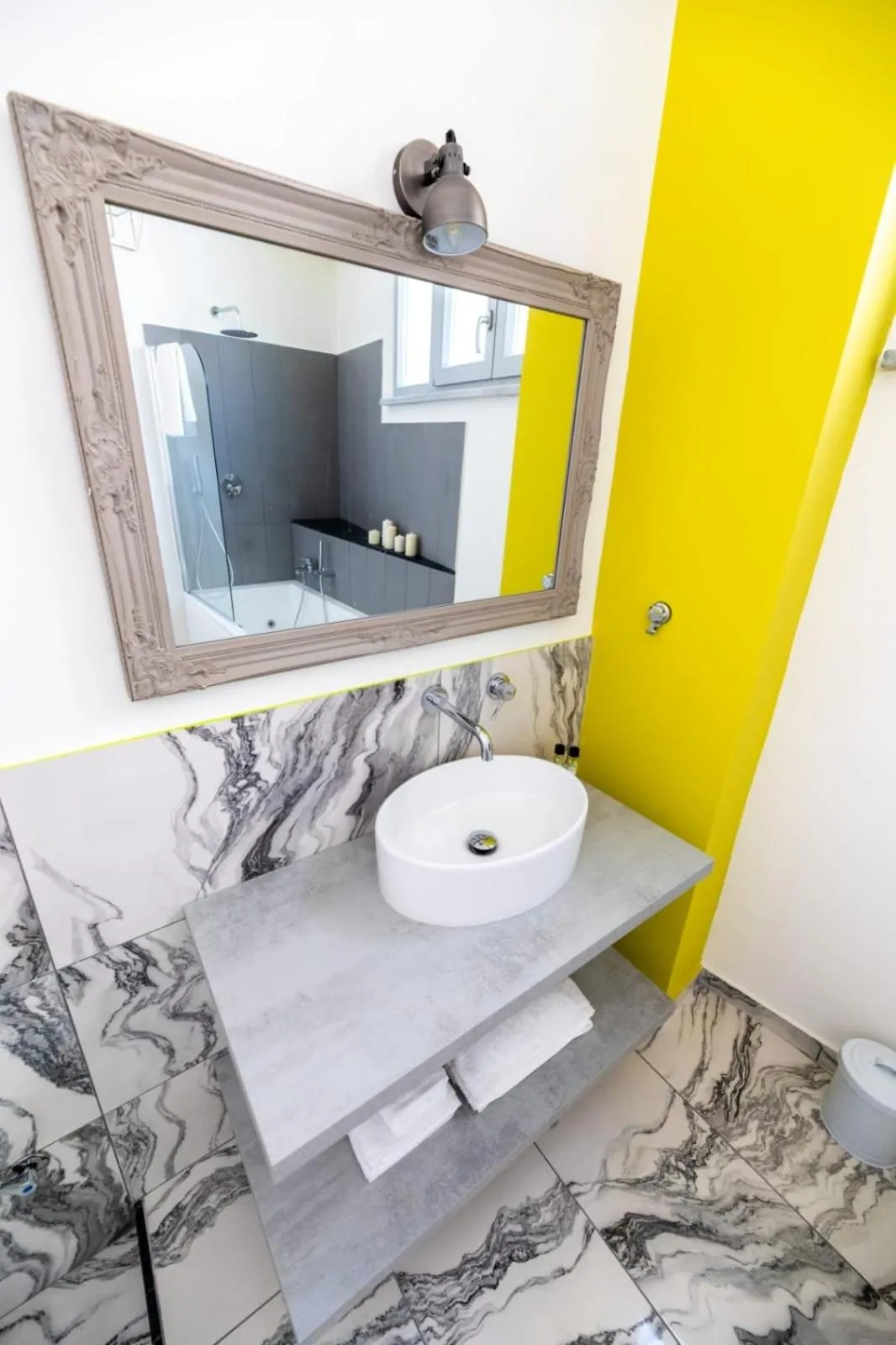 Bathroom in Mira Vietri