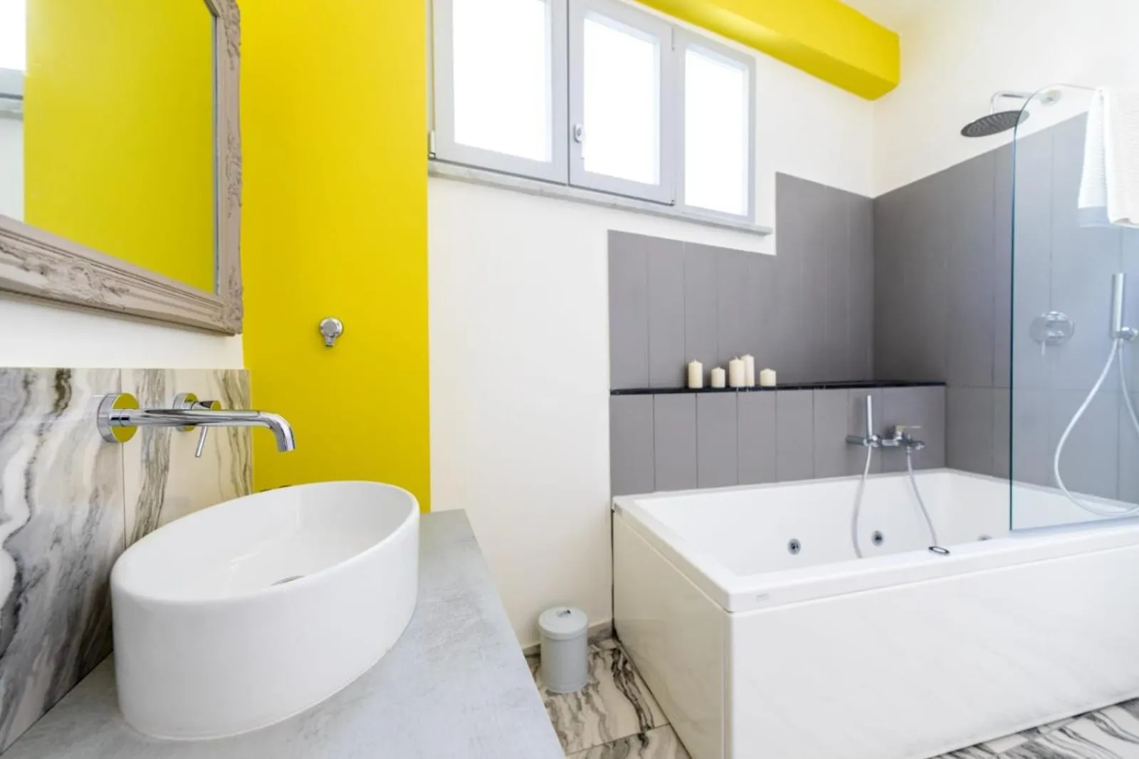 Bathroom in Mira Vietri