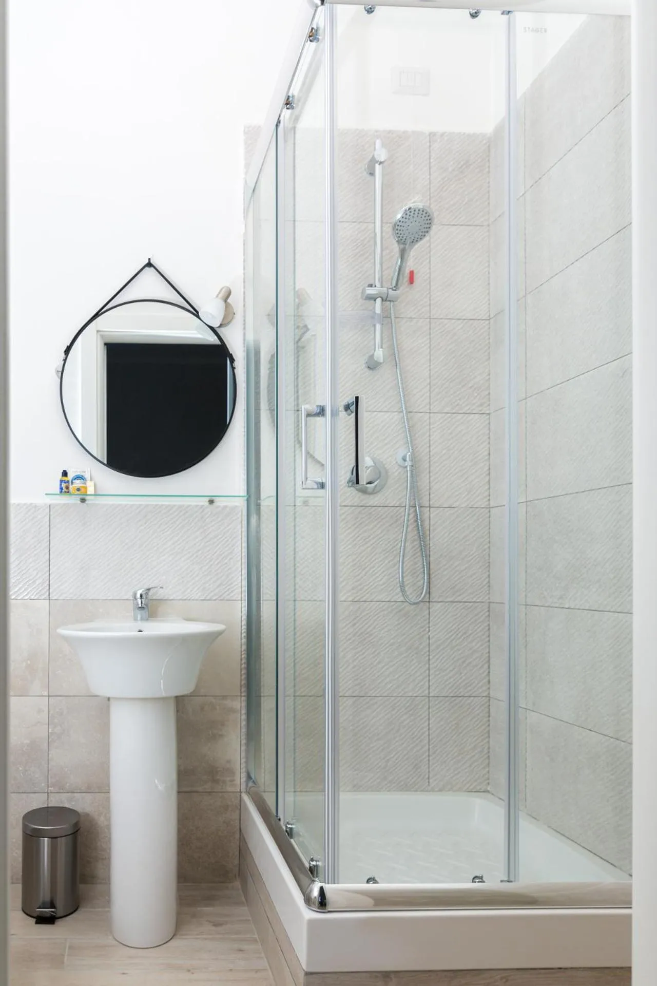 Shower in N'Art Suites - Napoli