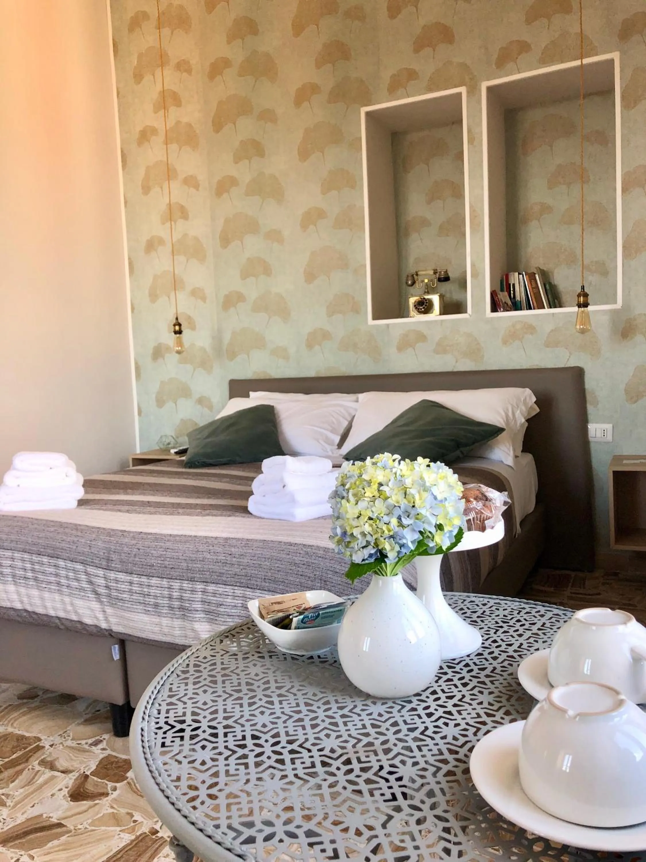 Alcoholic drinks, Bed in N'Art Suites - Napoli