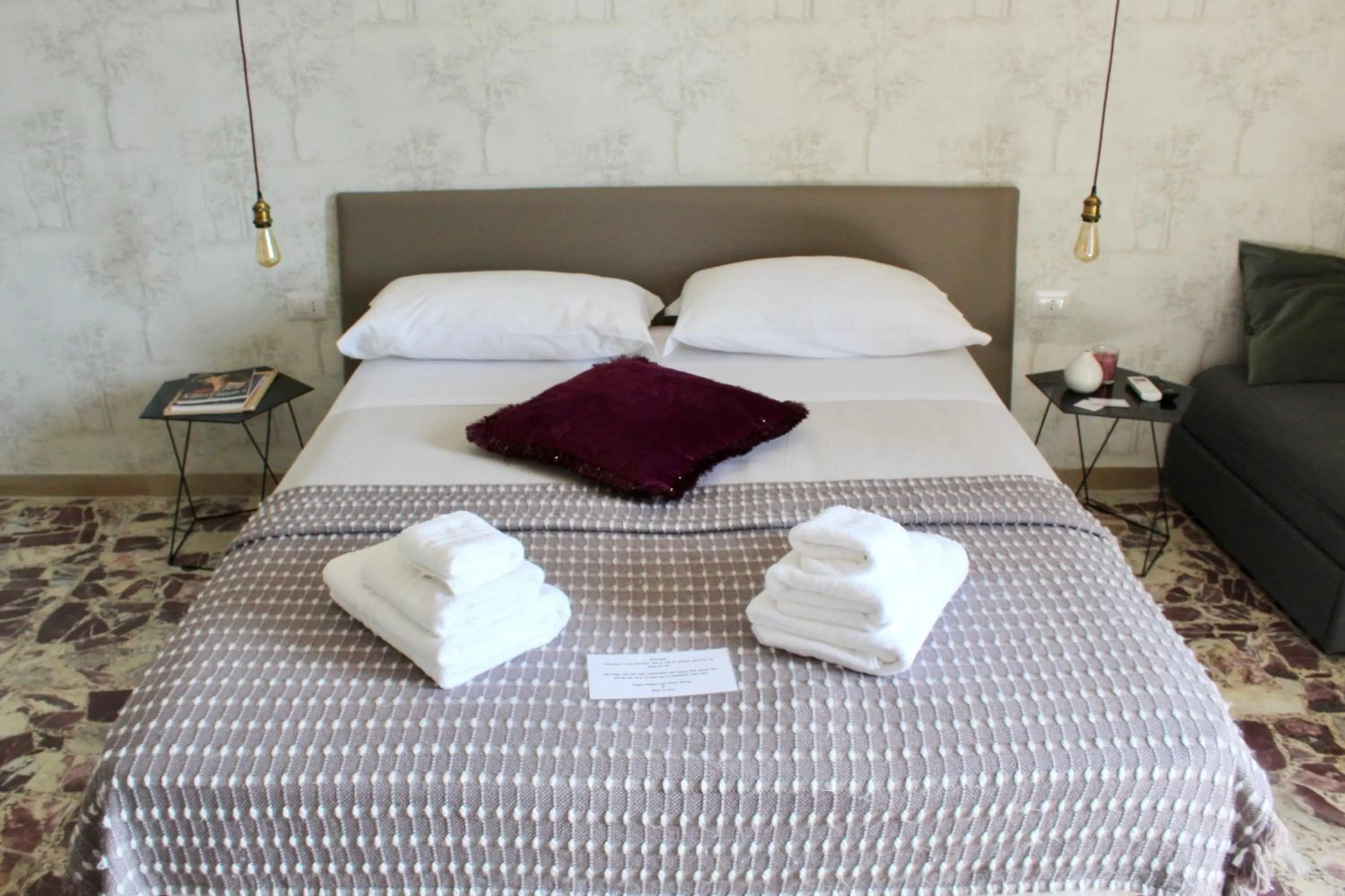 Bed in N'Art Suites - Napoli