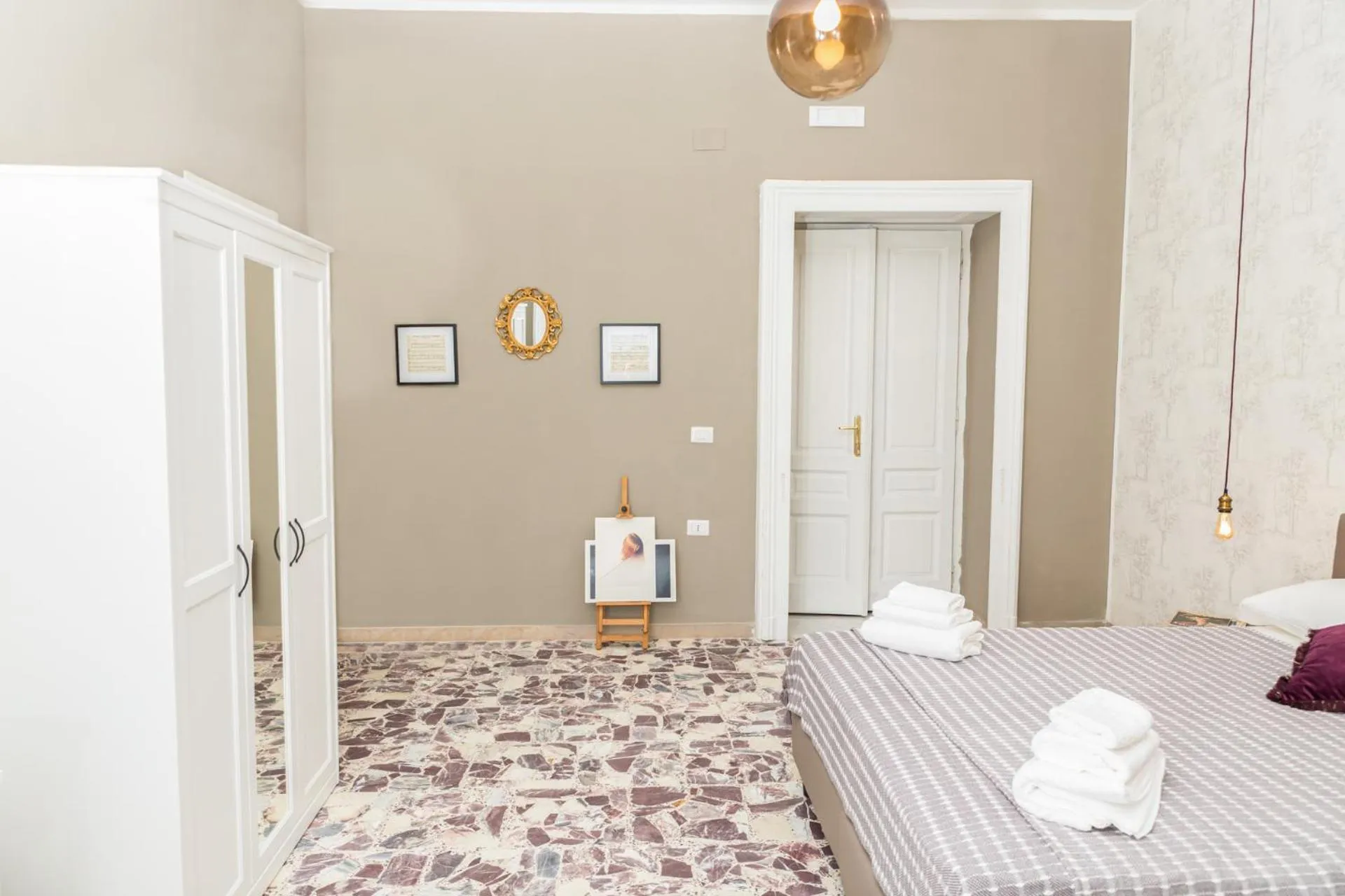 Bed in N'Art Suites - Napoli