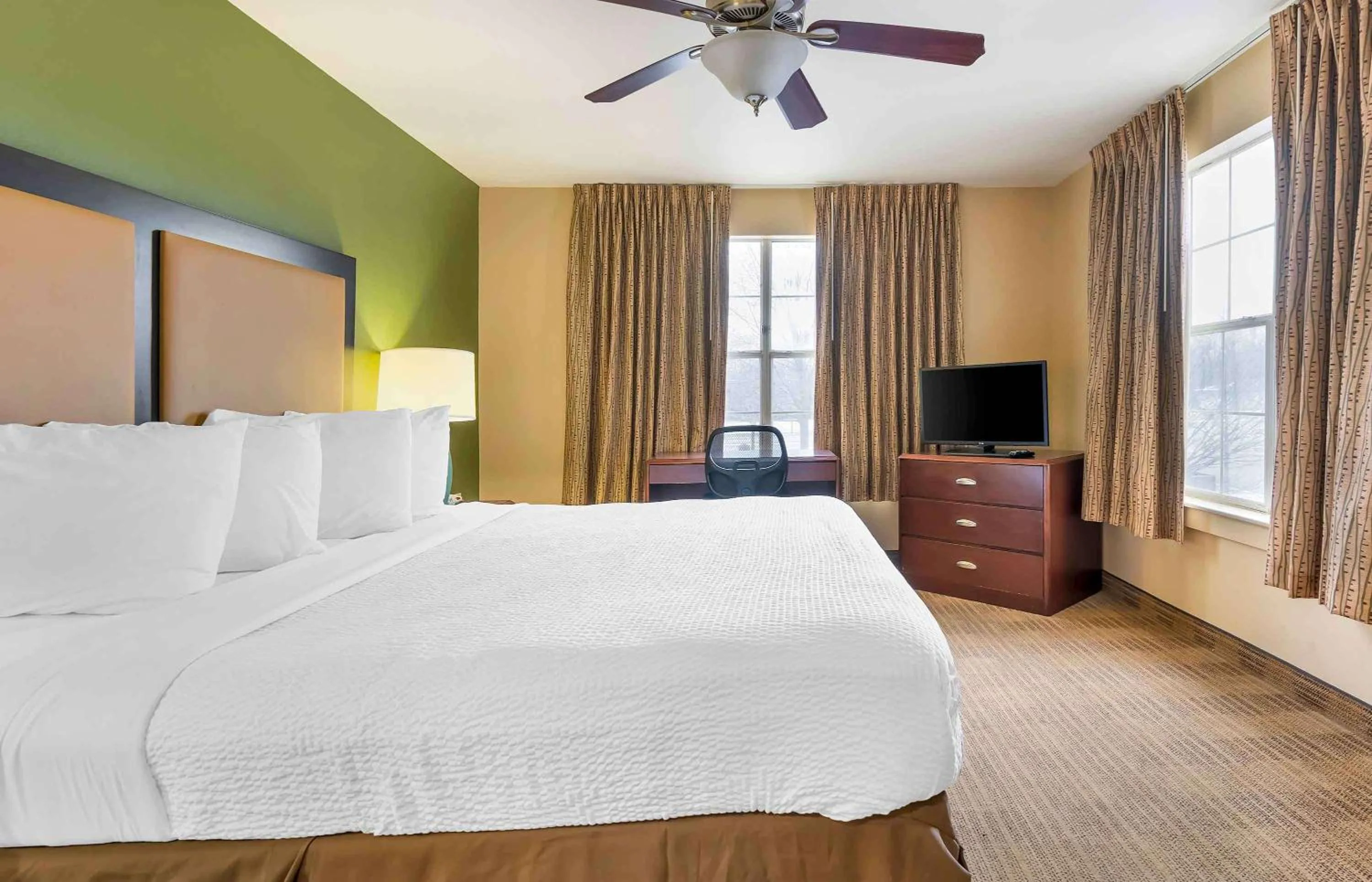 Bedroom, Bed in Extended Stay America Suites - Columbus - Tuttle