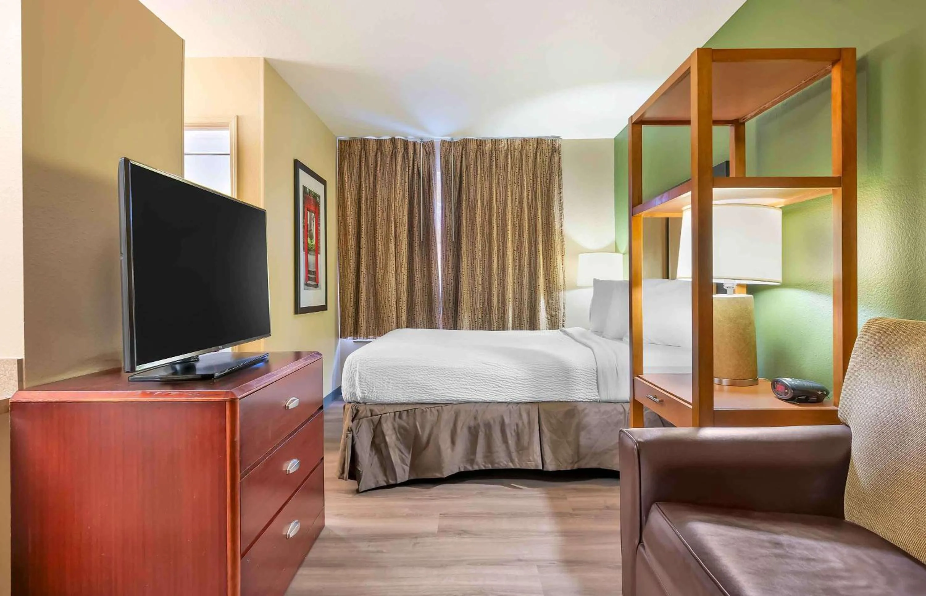 Bedroom, Bed in Extended Stay America Suites - Columbus - Tuttle