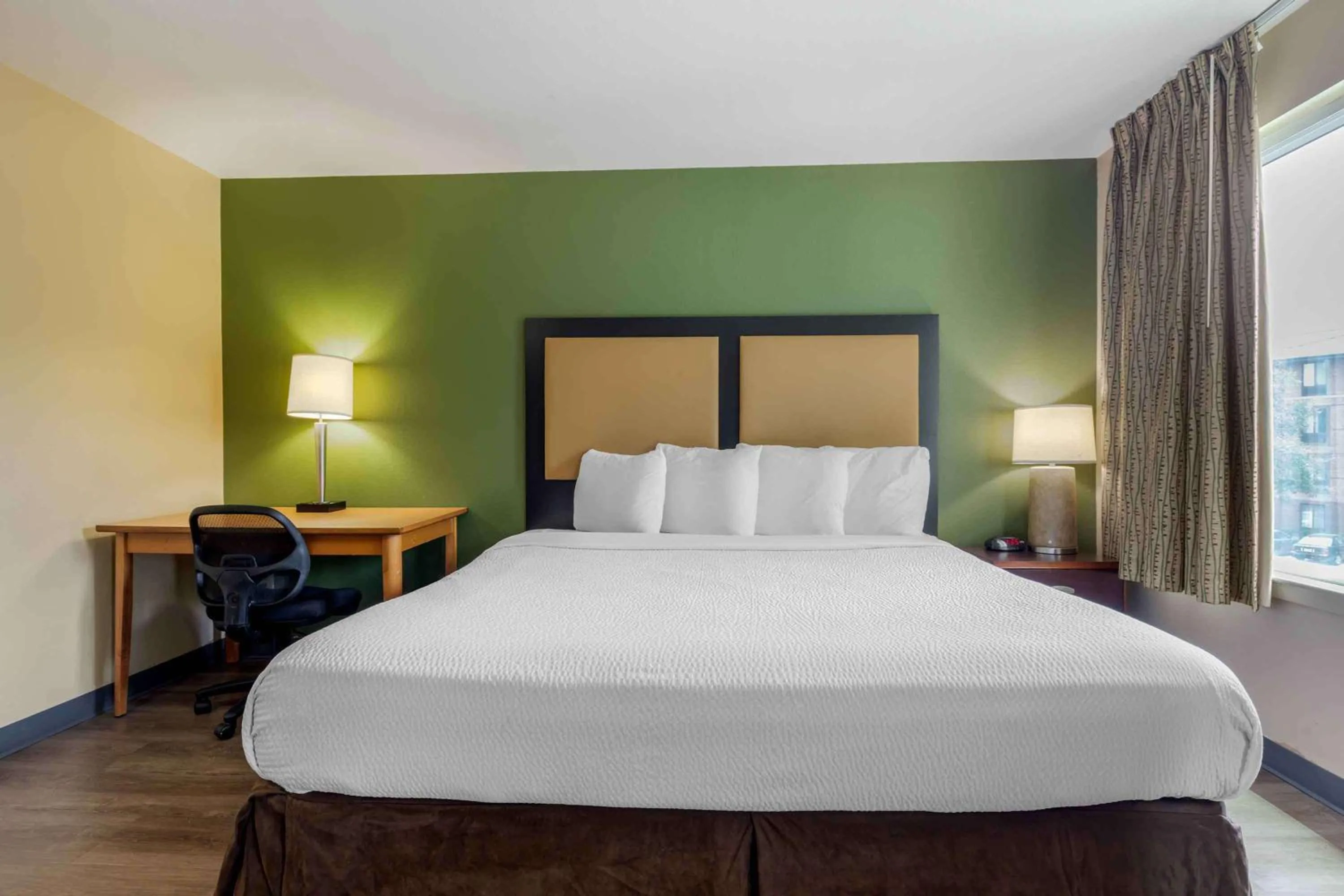 Bedroom, Bed in Extended Stay America Suites - Columbus - Tuttle