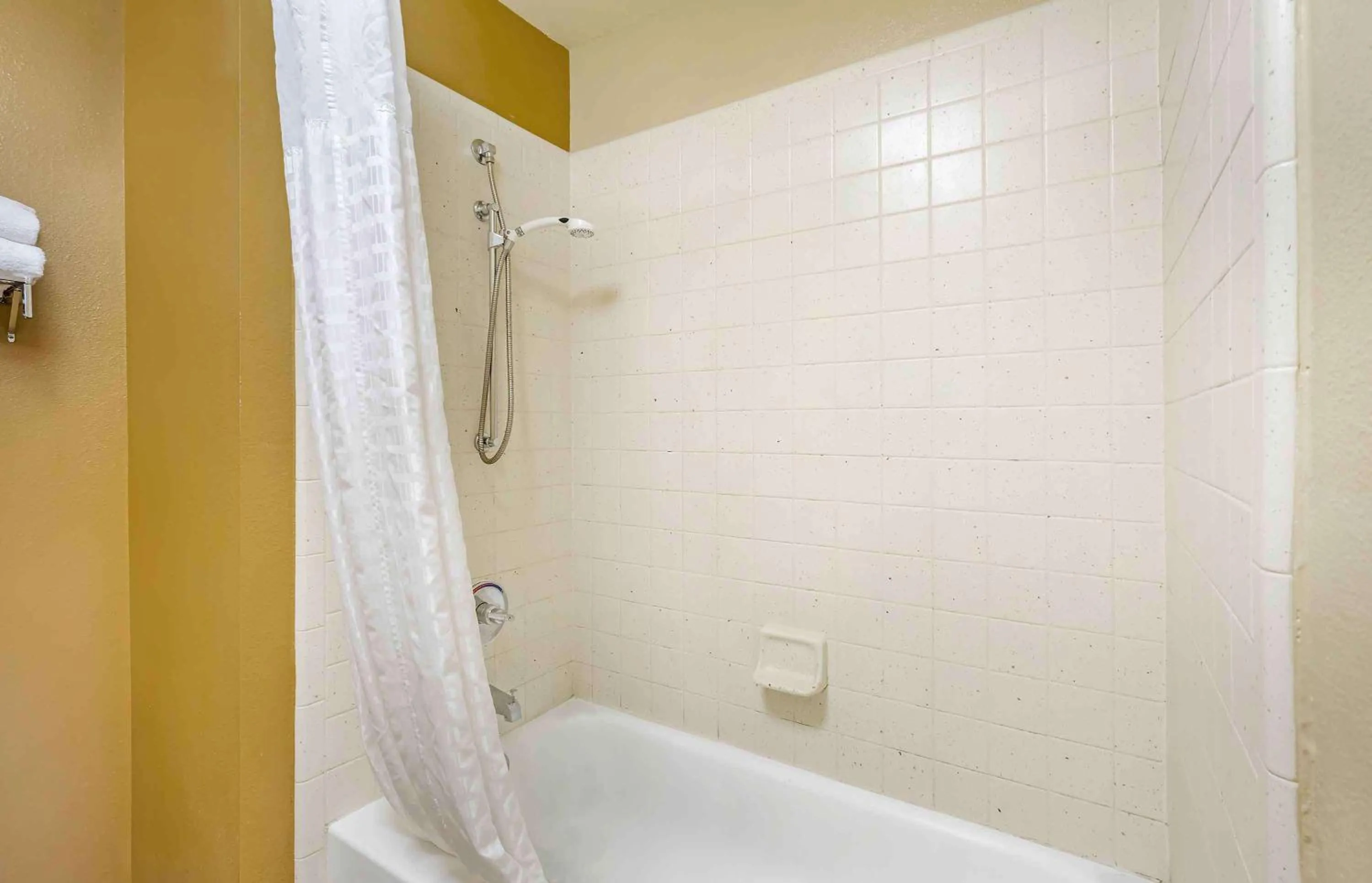 Bathroom in Extended Stay America Suites - Columbus - Tuttle