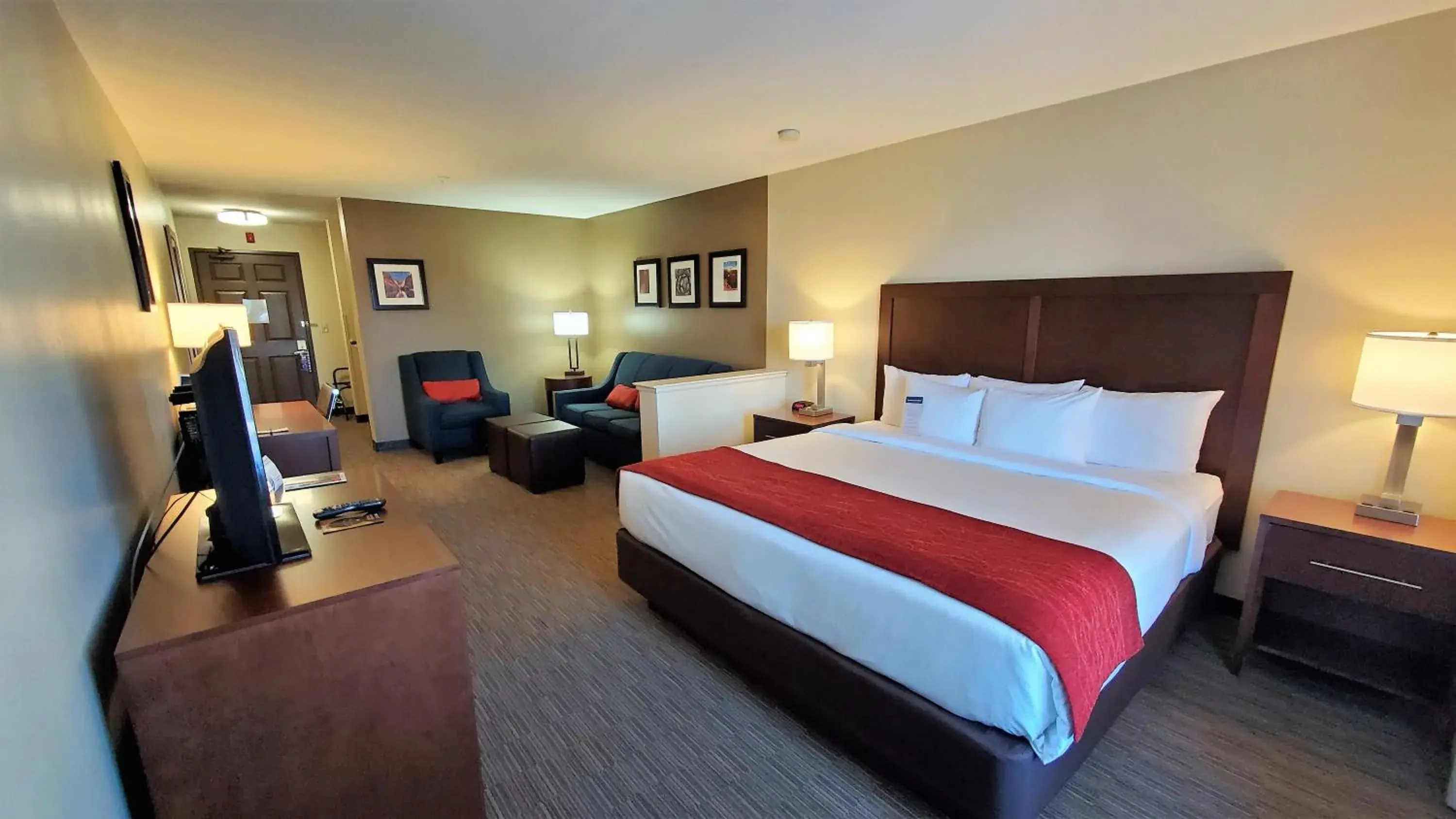 King Room with Sofa Bed - Mobility Accessible/Non-Smoking in Comfort Inn & Suites Tempe Phoenix Sky Harbor Airport King Room with Sofa Bed - Mobility Accessible/Non-Smoking in Comfort Inn & Suites Tempe Phoenix Sky Harbor Airport
