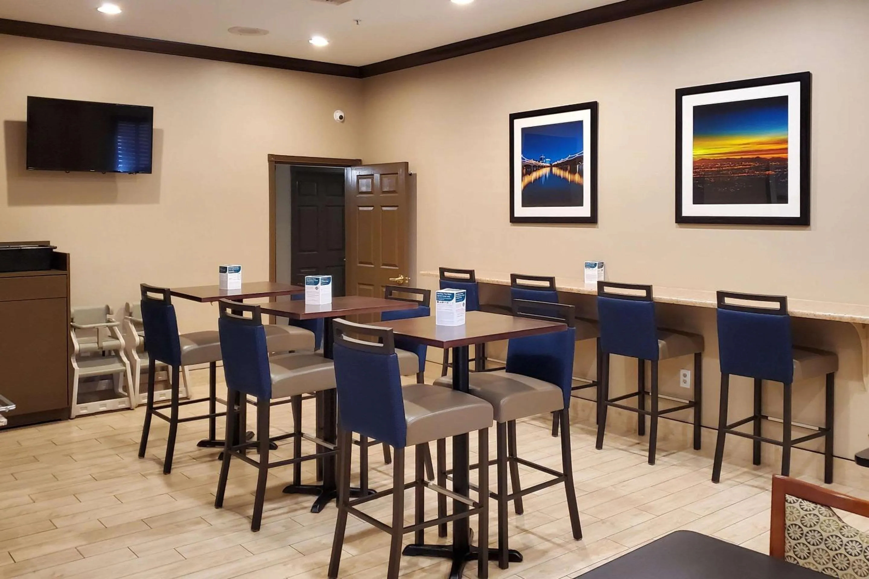 Restaurant/places to eat in Comfort Inn & Suites Tempe Phoenix Sky Harbor Airport