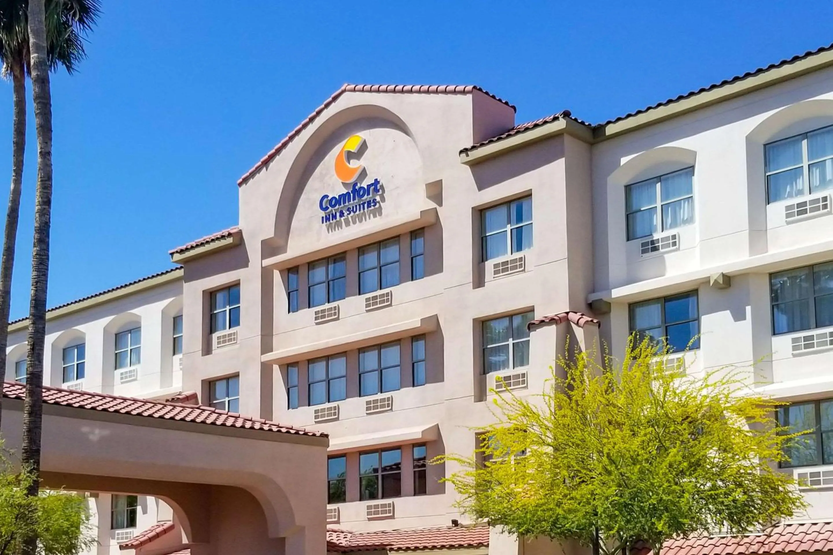 Property building in Comfort Inn & Suites Tempe Phoenix Sky Harbor Airport