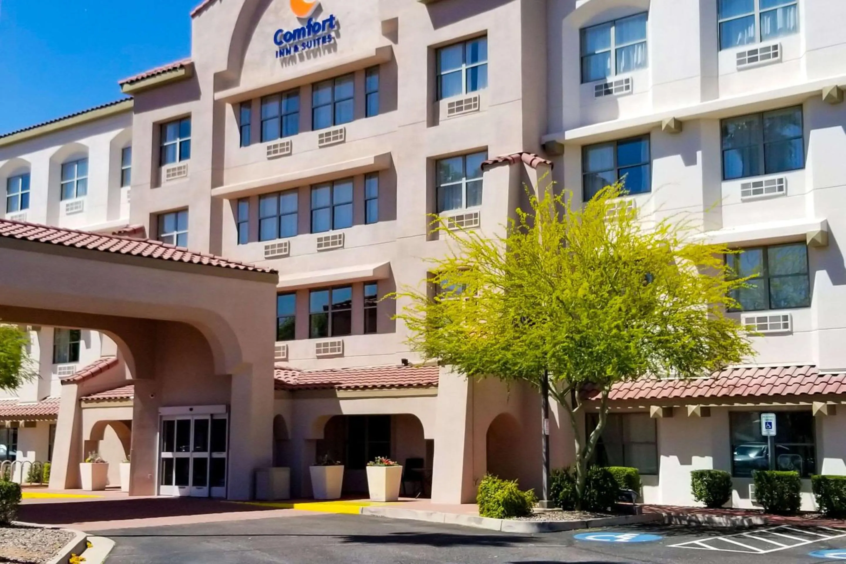 Property building in Comfort Inn & Suites Tempe Phoenix Sky Harbor Airport