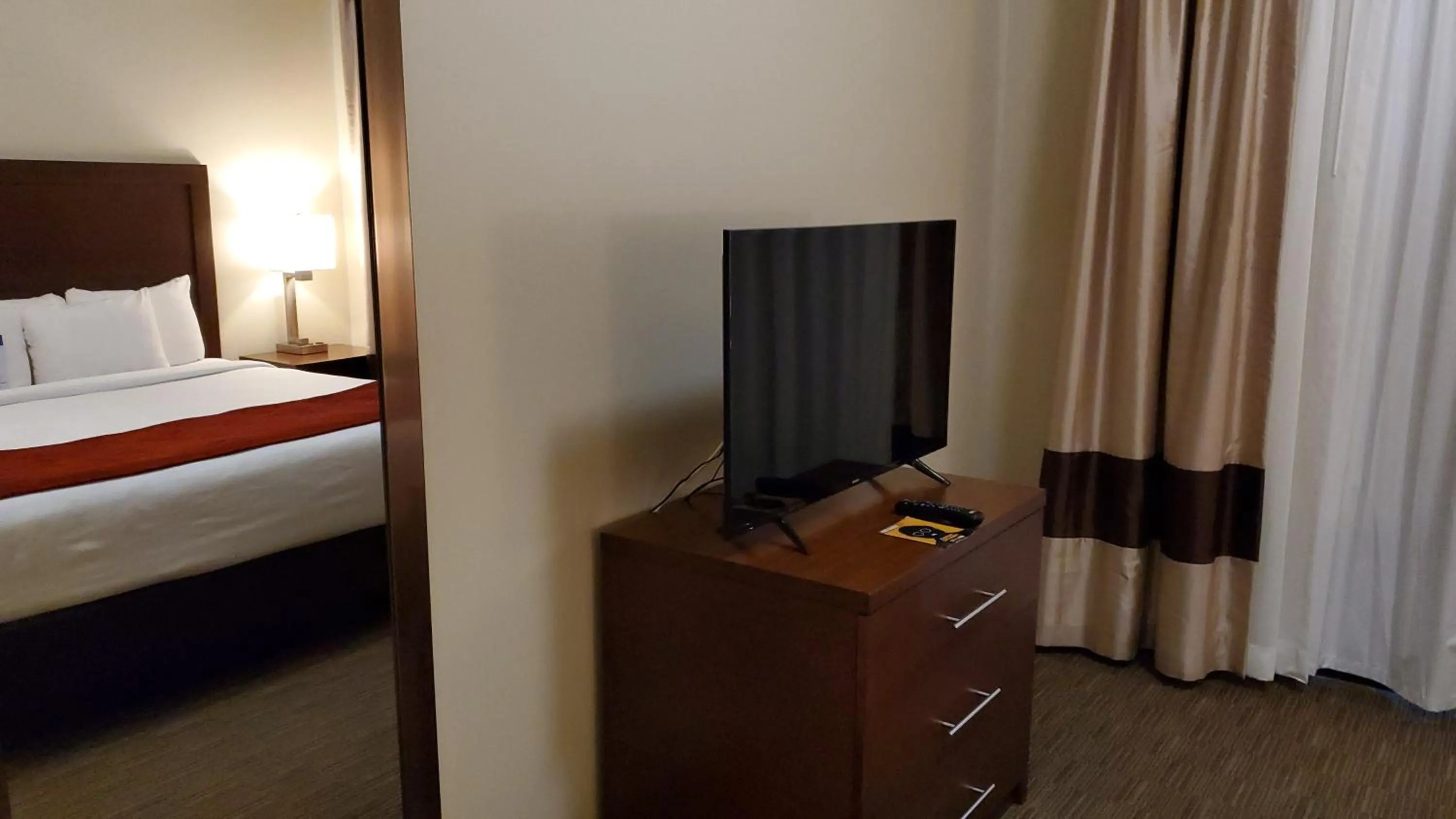 Bedroom, Bed in Comfort Inn & Suites Tempe Phoenix Sky Harbor Airport