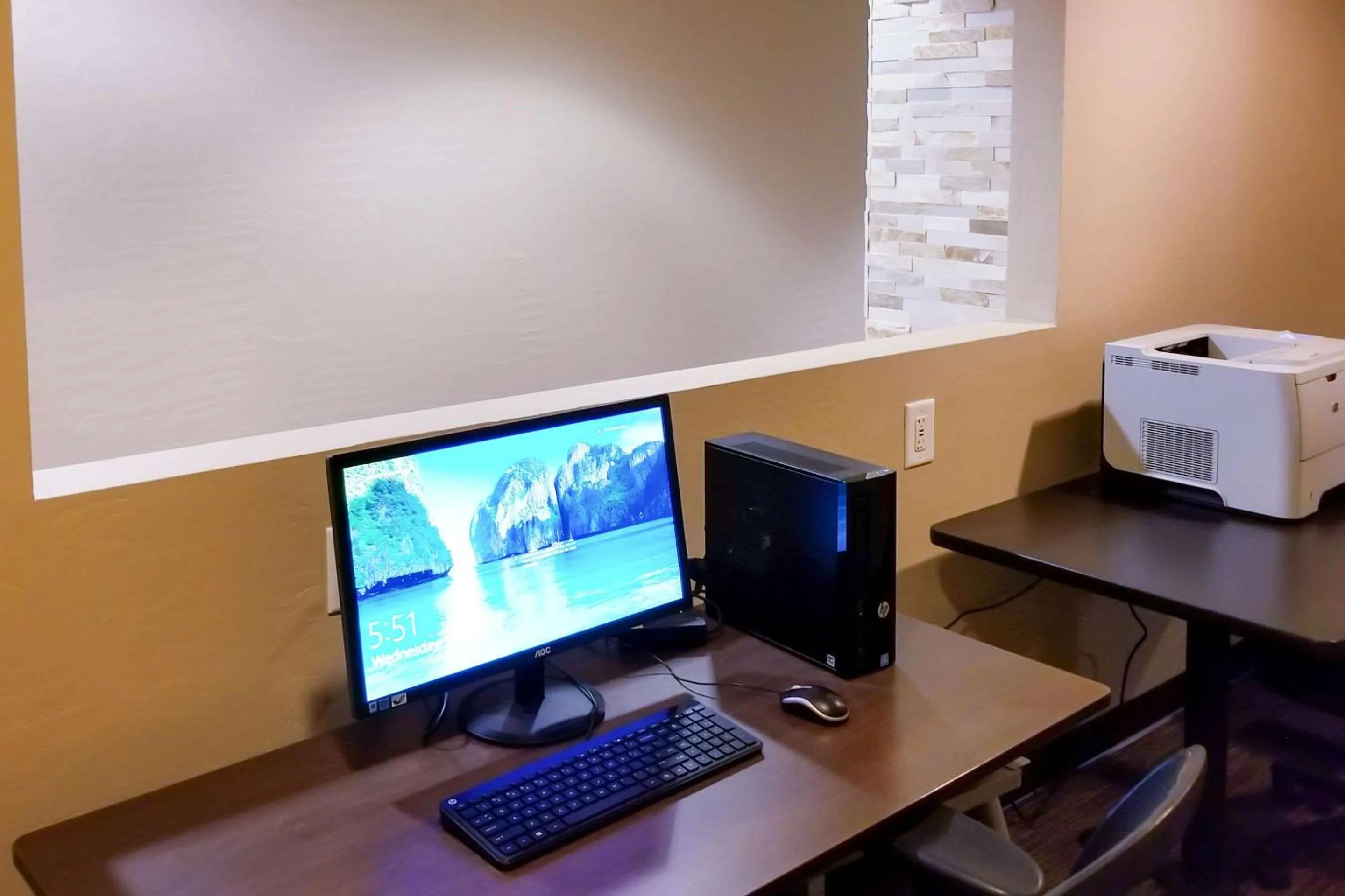 Business facilities in Comfort Inn & Suites Tempe Phoenix Sky Harbor Airport